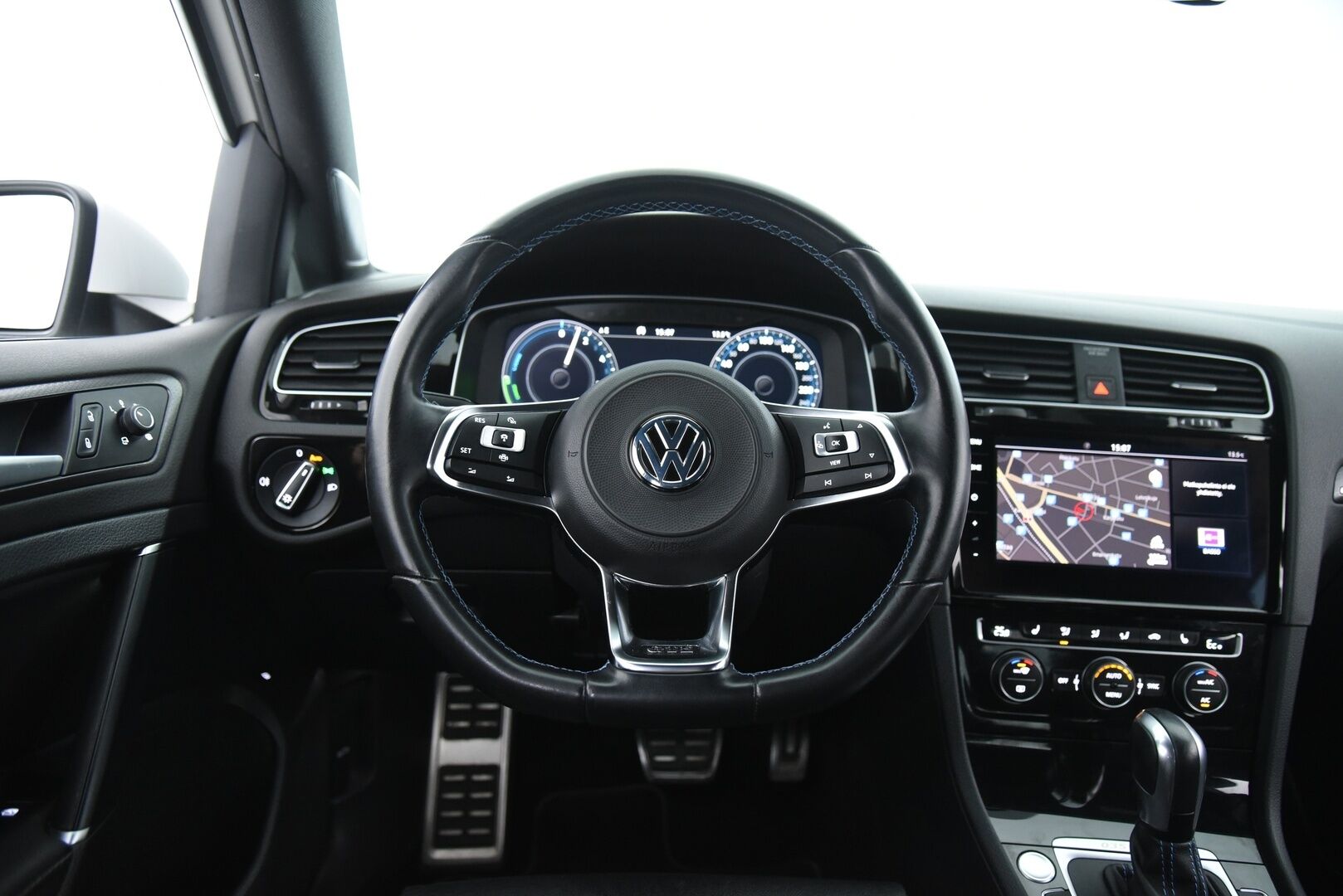 VOLKSWAGEN GOLF 2020 GTE 1.4 TSi PHEV Limited Edition *035/200* / Digimittaristo / Sporttinahat / Muistipenkki / Adapt.Vakkari / Peruutuskamera / Katveavustin / KeylessGo / - Vetokoukku / Aluvanteet kesä- ja talvirenkaissa / Huippuvarusteet!