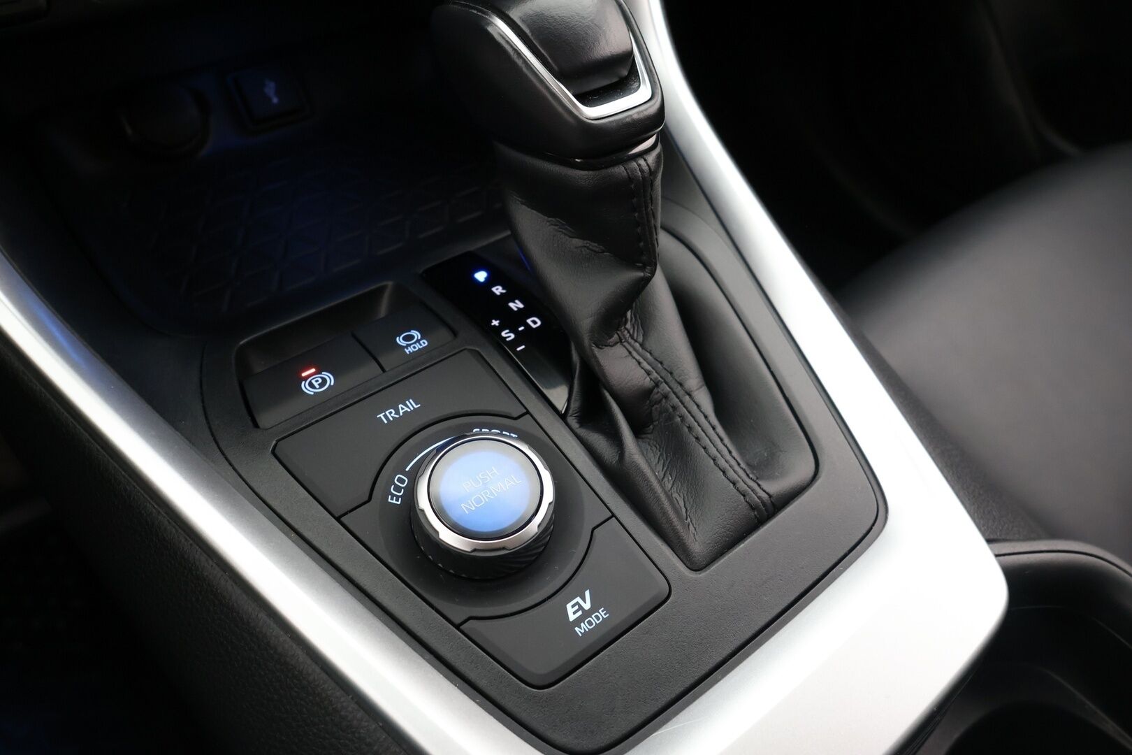 TOYOTA RAV4 2020 2.5 Hybrid AWD-i Premium - | Adapt.Vakkari | Nahkasisusta | Muistipenkki | Koukku | Peruutuskamera | Pysäköinti tutkat edessä ja takana | KeylessGo | Ratinlämmitin | Sähköluukku | Lohkolämmitin + sisähaara |