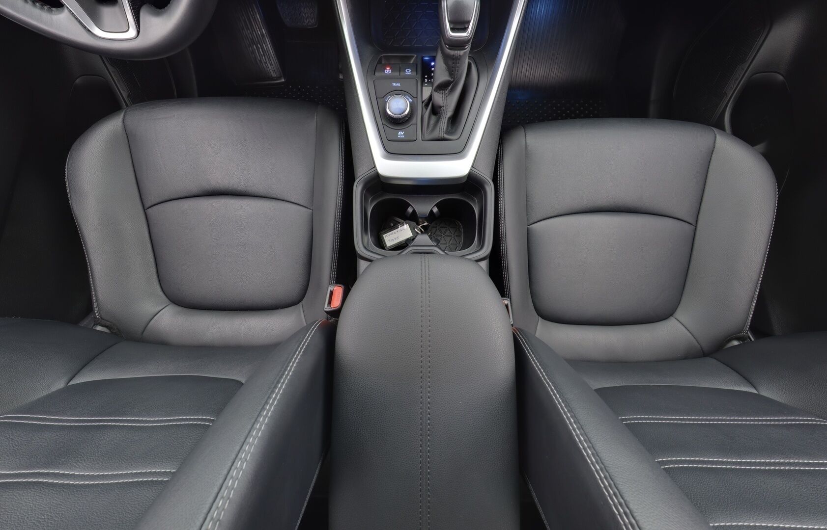 TOYOTA RAV4 2020 2.5 Hybrid AWD-i Premium - | Adapt.Vakkari | Nahkasisusta | Muistipenkki | Koukku | Peruutuskamera | Pysäköinti tutkat edessä ja takana | KeylessGo | Ratinlämmitin | Sähköluukku | Lohkolämmitin + sisähaara |