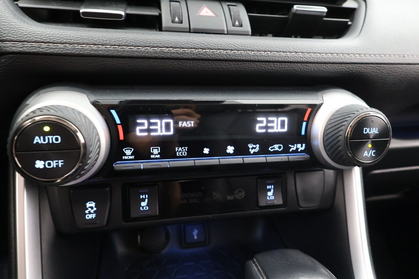 TOYOTA RAV4 2020 2.5 Hybrid AWD-i Premium - | Adapt.Vakkari | Nahkasisusta | Muistipenkki | Koukku | Peruutuskamera | Pysäköinti tutkat edessä ja takana | KeylessGo | Ratinlämmitin | Sähköluukku | Lohkolämmitin + sisähaara |