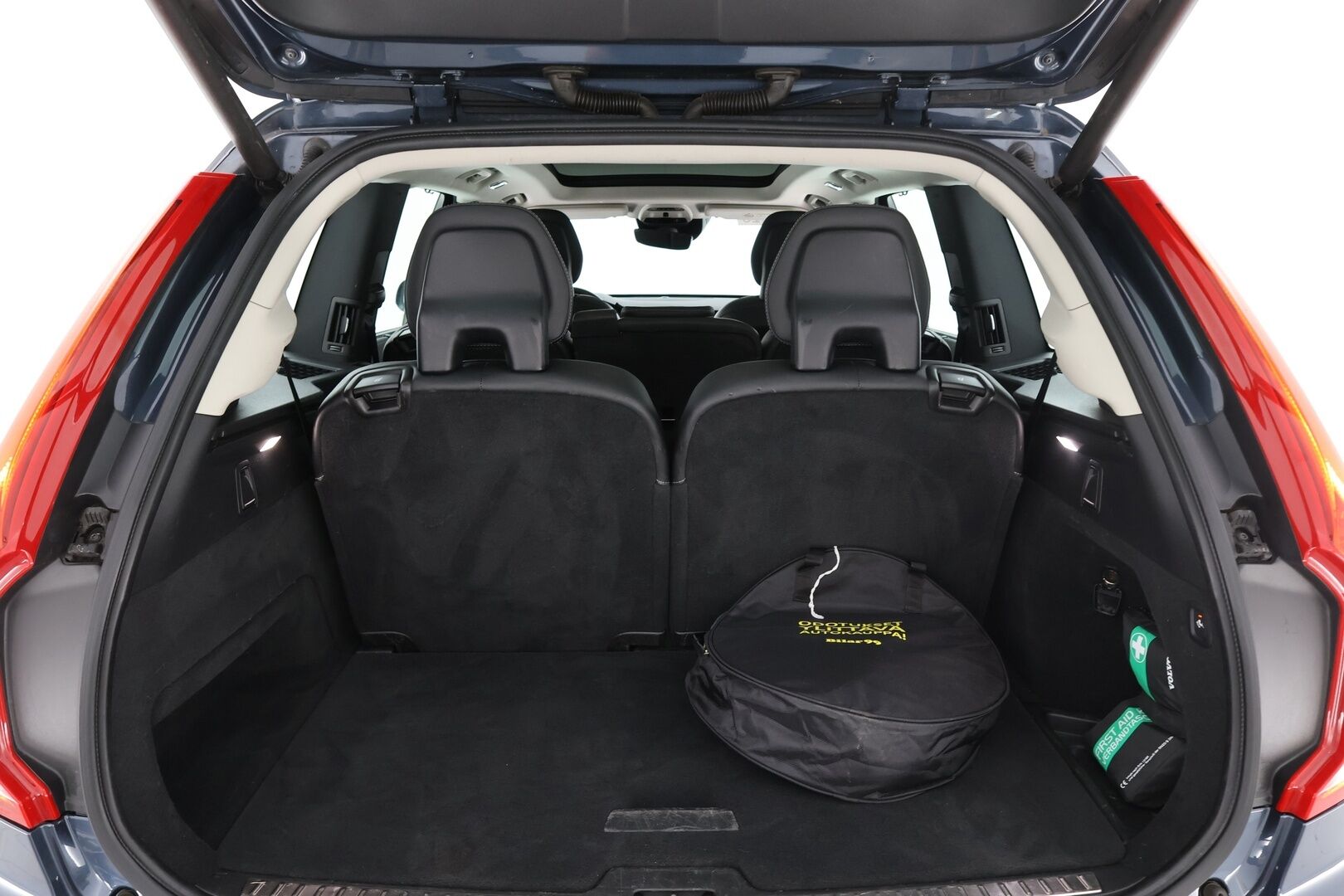 Volvo XC90 2020 T8 Inscription / Adapt.Vakkari / P-kamera / Webasto / Muistipenkit hieronnalla ja tuuletuksella / 7P / Koukku / Mustat nahat / DIgimittaristo / - *Juuri saapunut / 2x renkaat & alumiinivanteet / Merkkihuollettu*