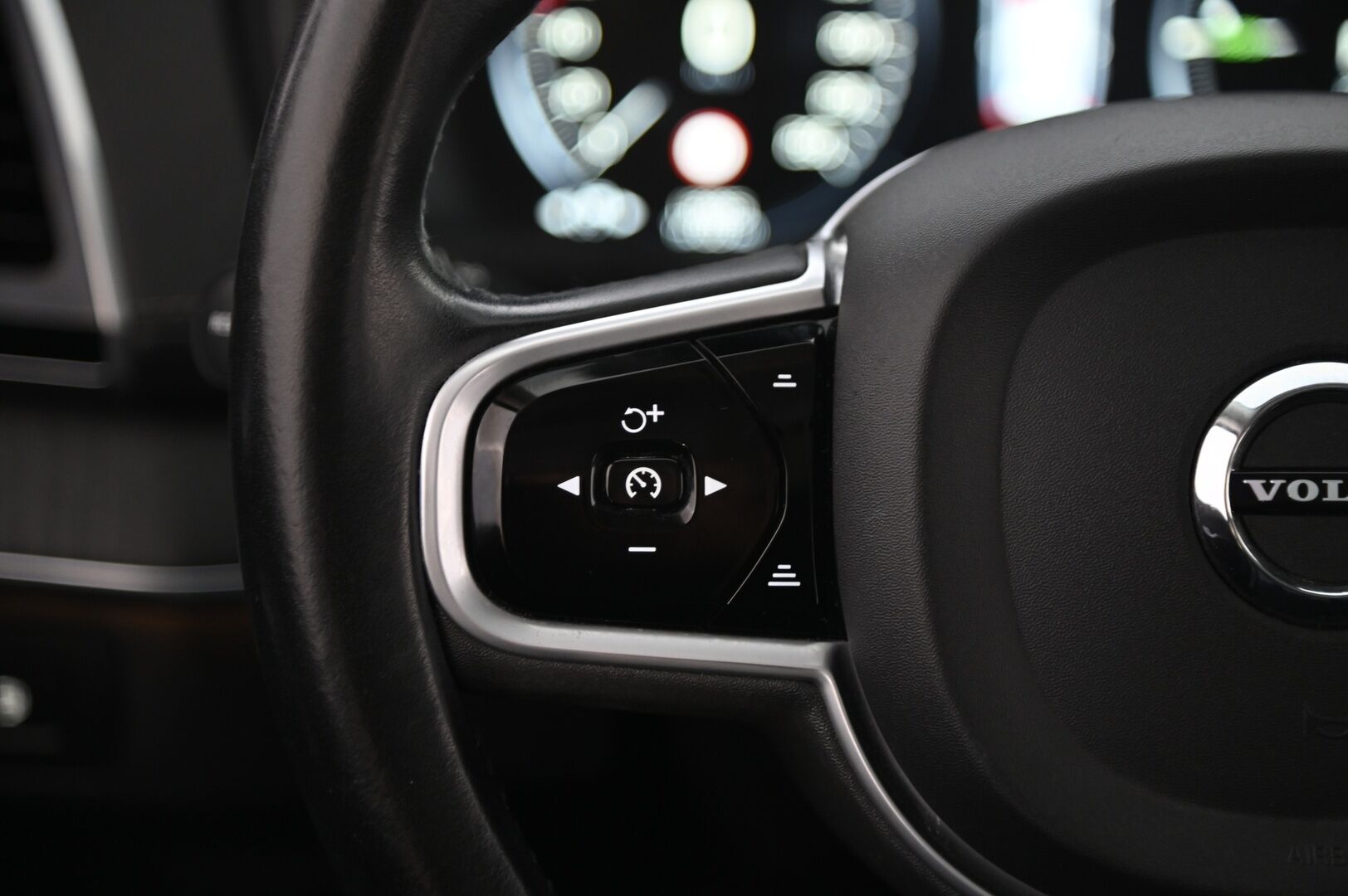 Volvo XC90 2020 T8 Inscription / Adapt.Vakkari / P-kamera / Webasto / Muistipenkit hieronnalla ja tuuletuksella / 7P / Koukku / Mustat nahat / DIgimittaristo / - *Juuri saapunut / 2x renkaat & alumiinivanteet / Merkkihuollettu*