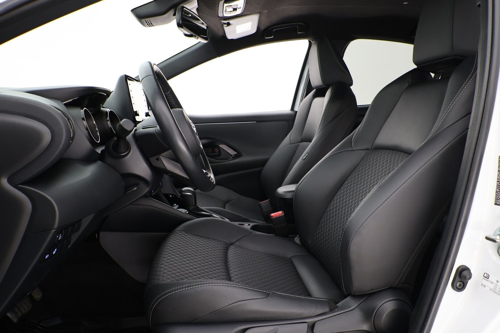 TOYOTA YARIS 2021 1,5 Hybrid Premium - *Digimittaristo | Sporttipenkit | Peruutuskamera | Adapt.Vakkari | Ratinlämmitin | KeylessGo | Apple&Android | Puolinahat | 2x renkaat & vanteet*