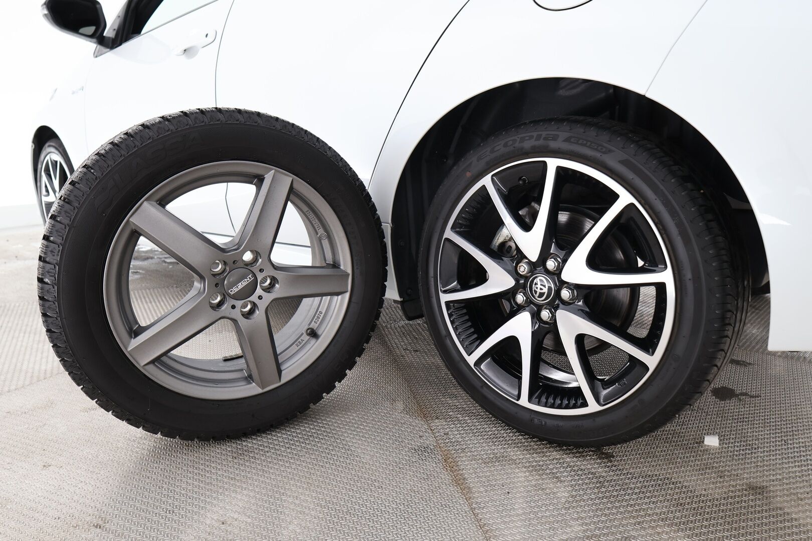 TOYOTA YARIS 2021 1,5 Hybrid Premium - *Digimittaristo | Sporttipenkit | Peruutuskamera | Adapt.Vakkari | Ratinlämmitin | KeylessGo | Apple&Android | Puolinahat | 2x renkaat & vanteet*