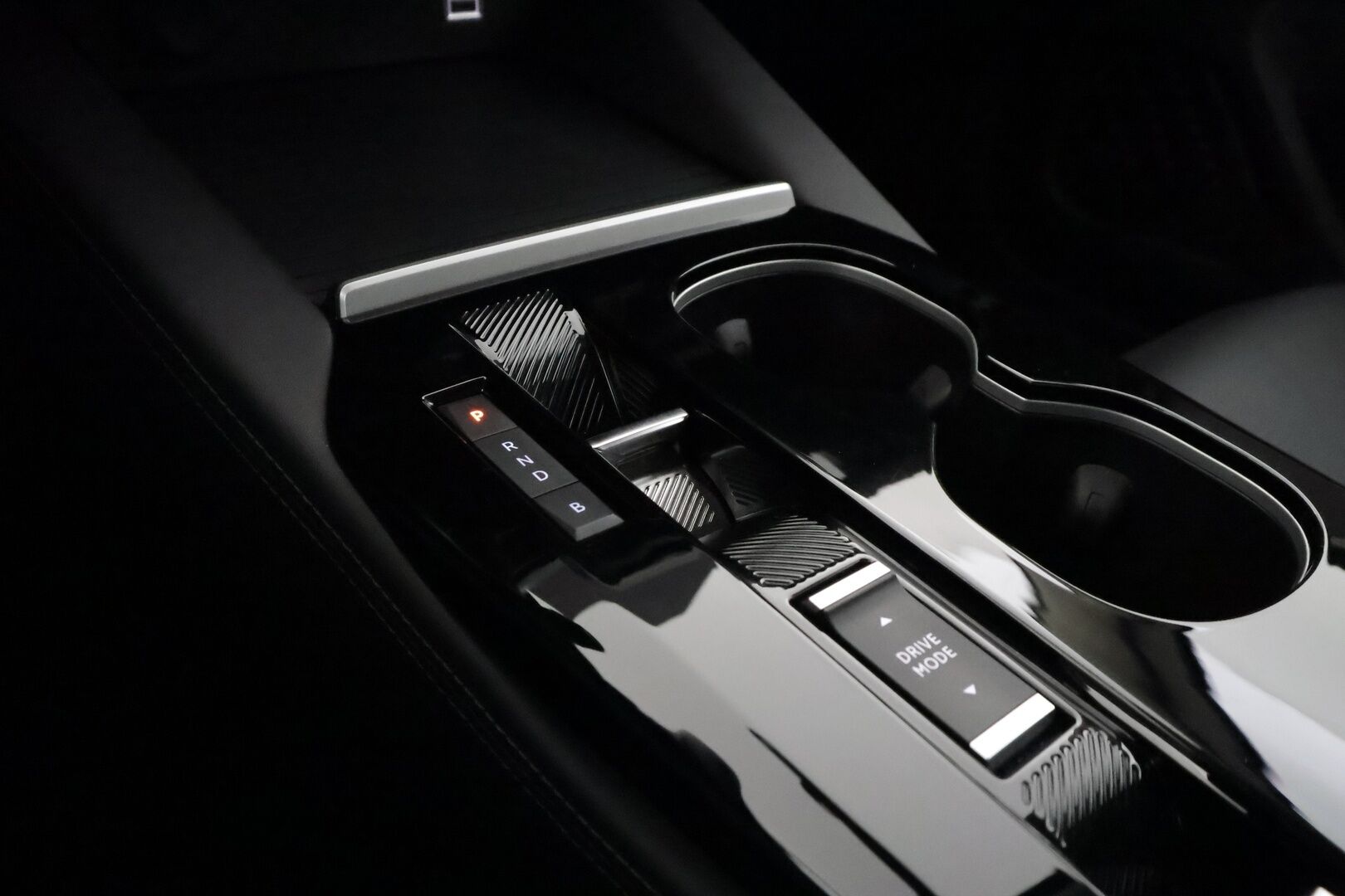 Citroen C5 X 2024 Plugin Hybrid 225 Shine Pack Business EAT8 Automaatti - | ACC | Muistipenkki | HUD | 360 | Lisälämmitin | LED | Nahkaverhoilu | Kaistavahti | Keyless | Apple&Android | 1-om Suomi-auto | Kahdet renkaat |