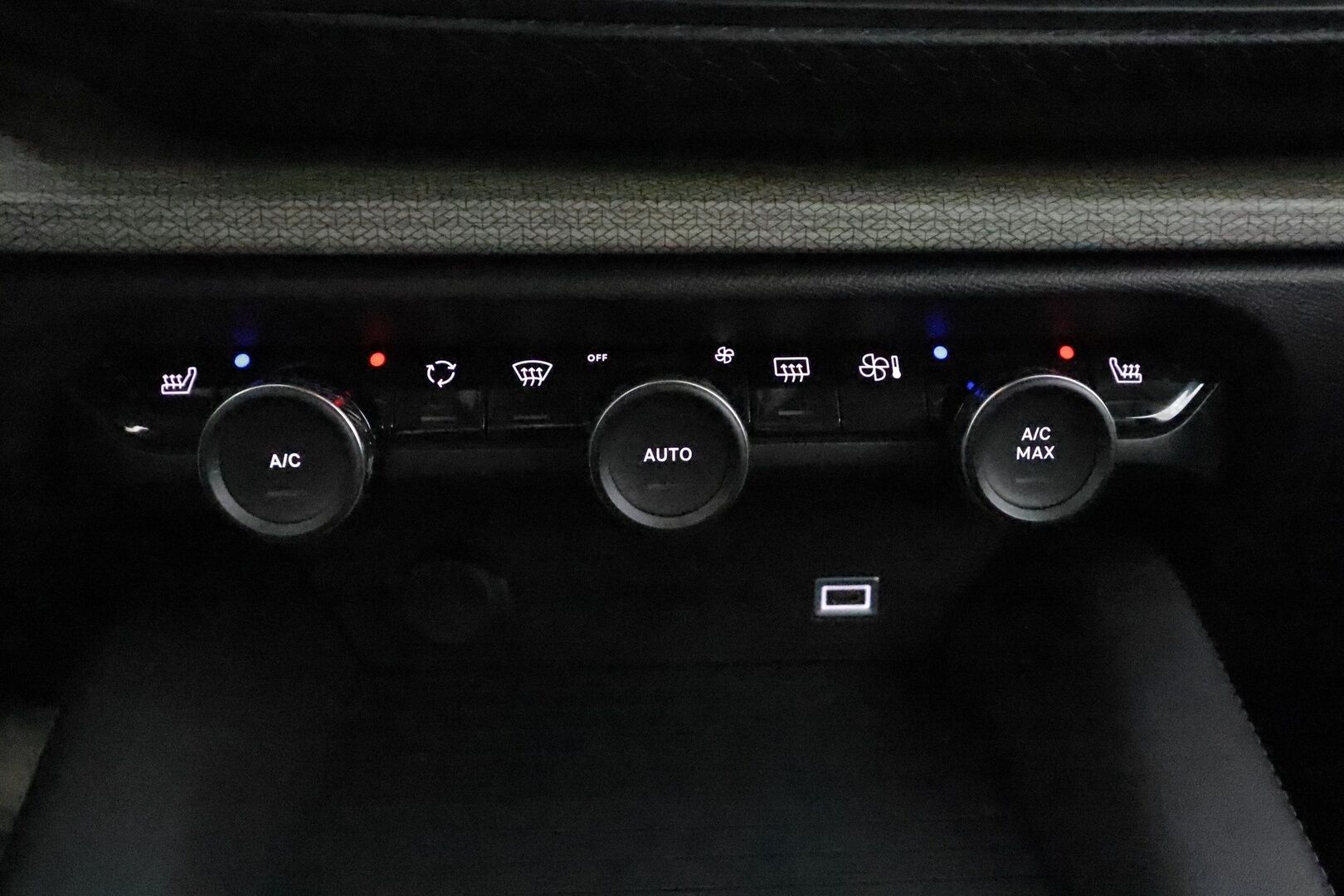 Citroen C5 X 2024 Plugin Hybrid 225 Shine Pack Business EAT8 Automaatti - | ACC | Muistipenkki | HUD | 360 | Lisälämmitin | LED | Nahkaverhoilu | Kaistavahti | Keyless | Apple&Android | 1-om Suomi-auto | Kahdet renkaat |