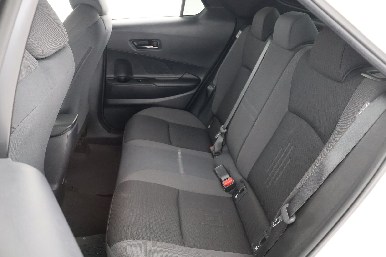 Toyota C-HR 2024 1,8 Hybrid Intense - | ACC | LED | P.Kamera | PDA | Katveavustin | Navi | Kaistavahti | Keyless | Apple&Android | Digimittaristo | 1-om Suomi-auto | Kahdet renkaat | Merkkihuollot | - KORKO VAIN 3,99 %