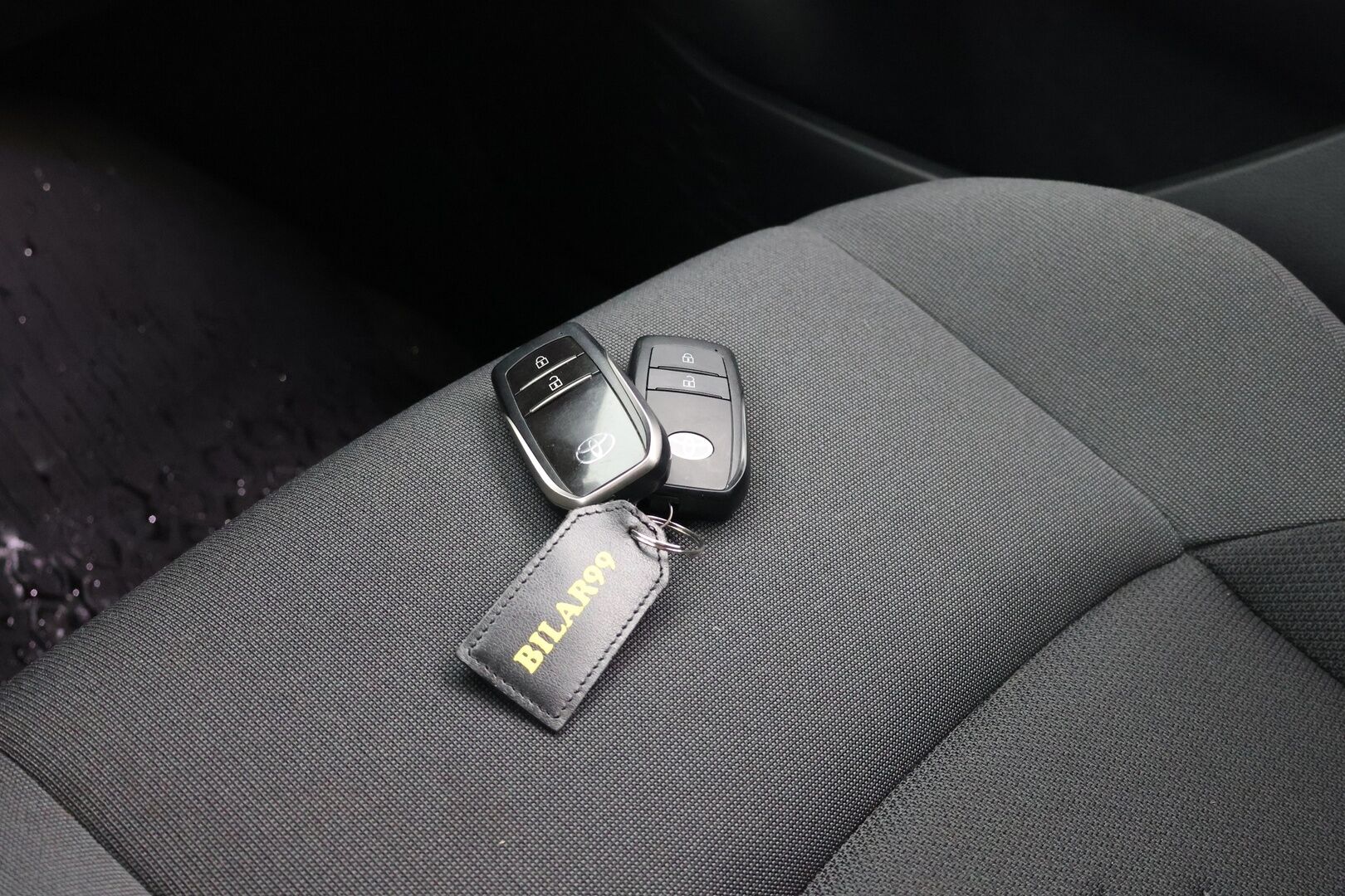 Toyota C-HR 2024 1,8 Hybrid Intense - | ACC | LED | P.Kamera | PDA | Katveavustin | Navi | Kaistavahti | Keyless | Apple&Android | Digimittaristo | 1-om Suomi-auto | Kahdet renkaat | Merkkihuollot | - KORKO VAIN 3,99 %