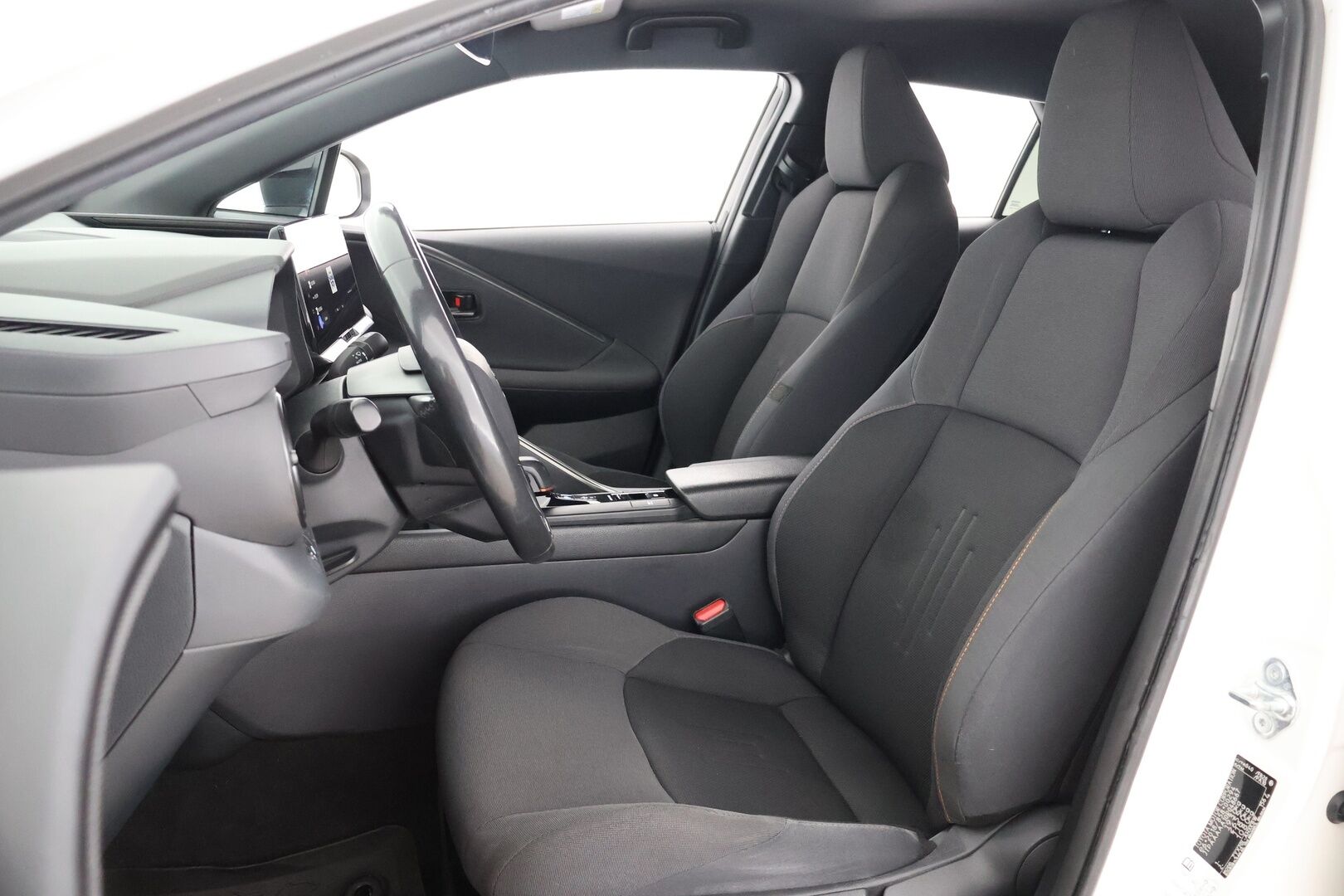 Toyota C-HR 2024 1,8 Hybrid Intense - | ACC | LED | P.Kamera | PDA | Katveavustin | Navi | Kaistavahti | Keyless | Apple&Android | Digimittaristo | 1-om Suomi-auto | Kahdet renkaat | Merkkihuollot |