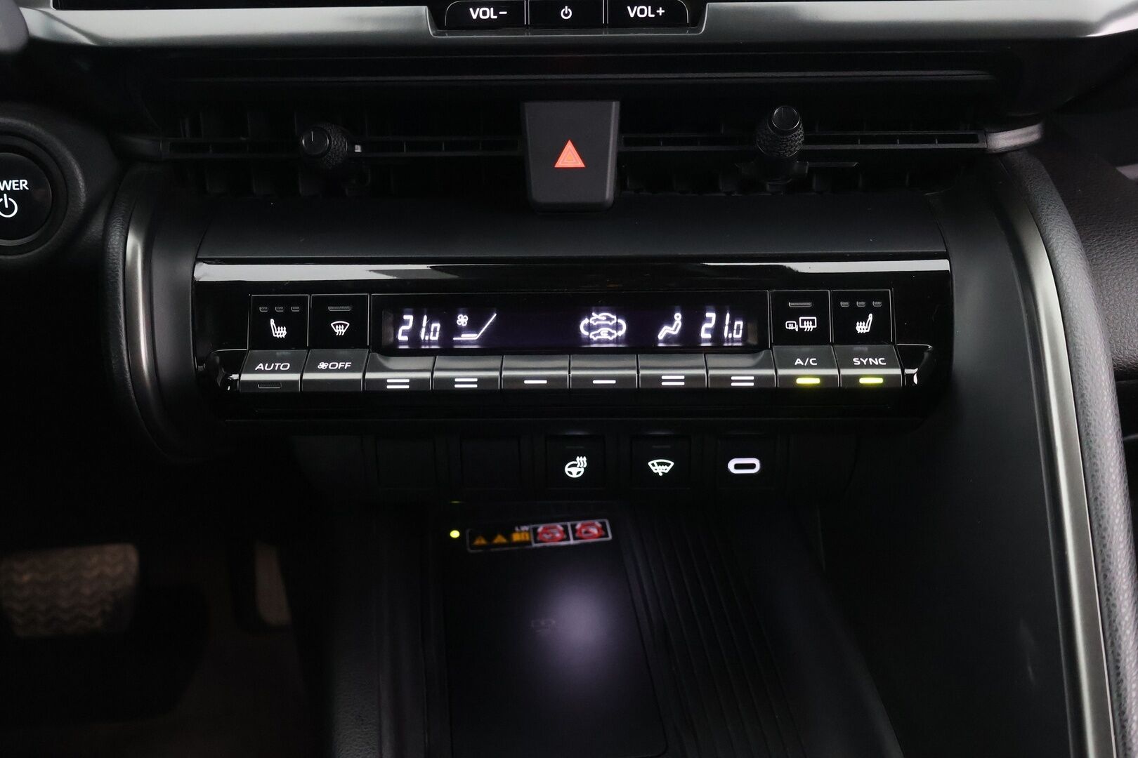 Toyota C-HR 2024 1,8 Hybrid Intense - | ACC | LED | P.Kamera | PDA | Katveavustin | Navi | Kaistavahti | Keyless | Apple&Android | Digimittaristo | 1-om Suomi-auto | Kahdet renkaat | Merkkihuollot |