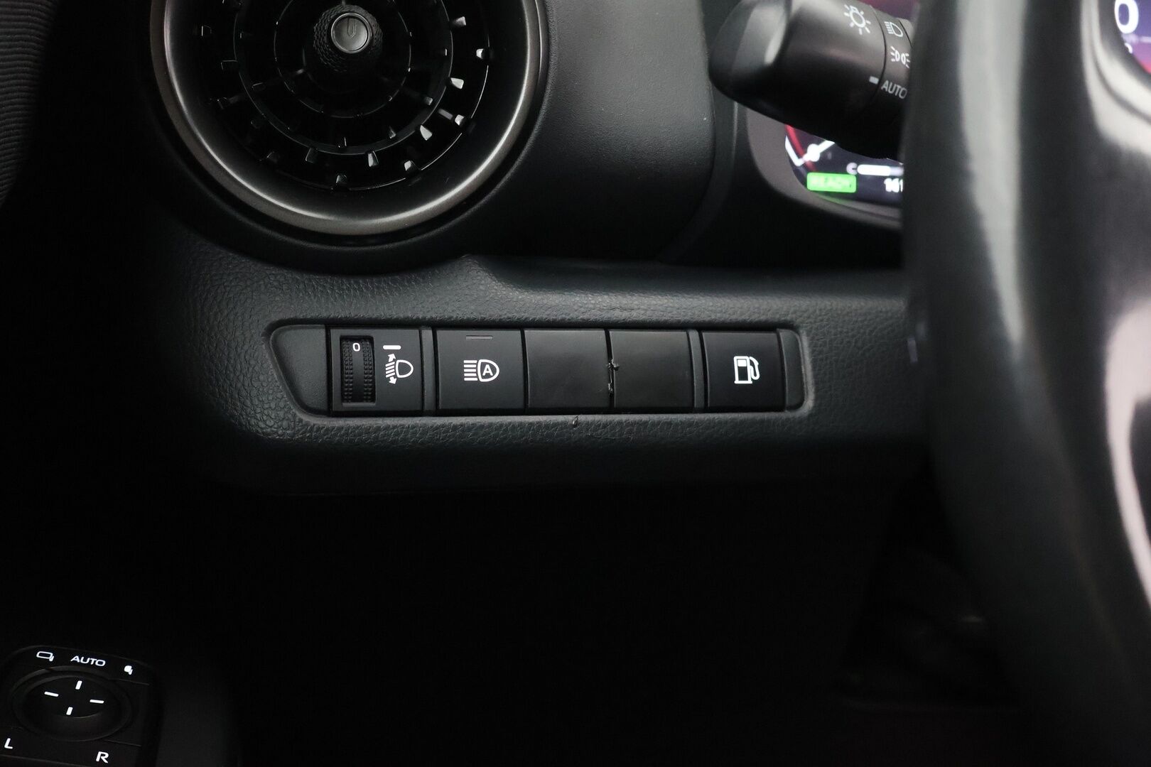 Toyota C-HR 2024 1,8 Hybrid Intense - | ACC | LED | P.Kamera | PDA | Katveavustin | Navi | Kaistavahti | Keyless | Apple&Android | Digimittaristo | 1-om Suomi-auto | Kahdet renkaat | Merkkihuollot |
