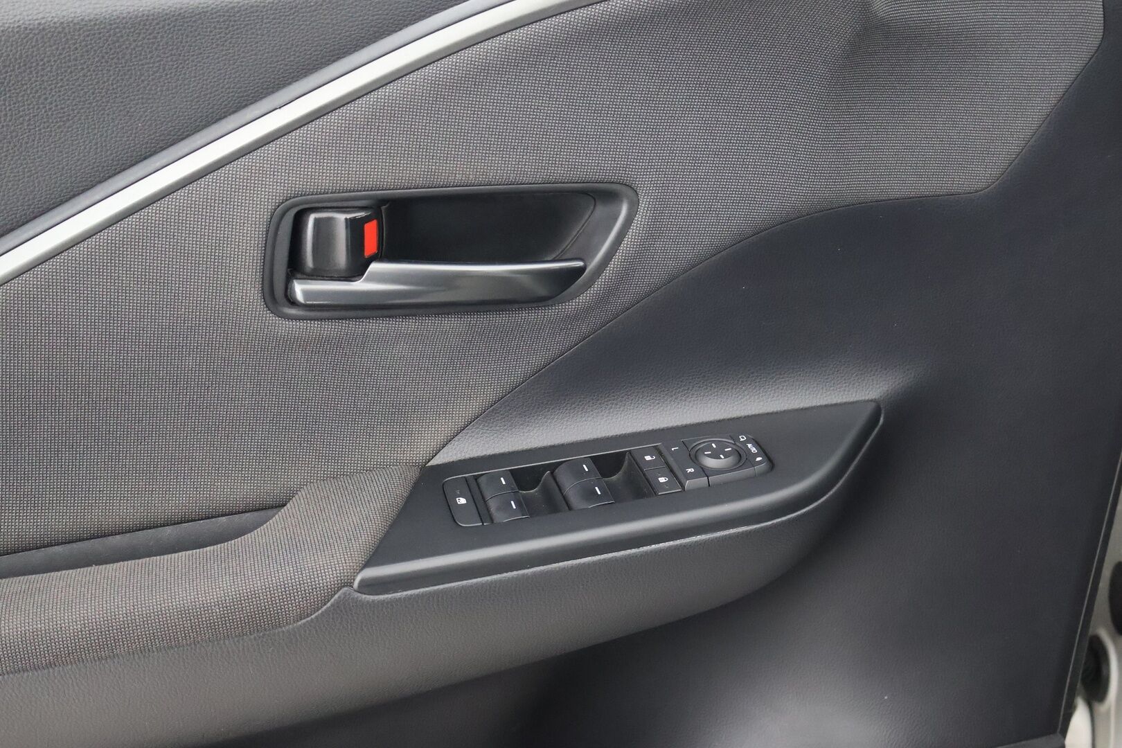 Toyota C-HR 2024 1,8 Hybrid Intense - | ACC | LED | P.Kamera | PDA | Katveavustin | Navi | Kaistavahti | Keyless | Apple&Android | Digimittaristo | 1-om Suomi-auto | Kahdet renkaat | Merkkihuollot |