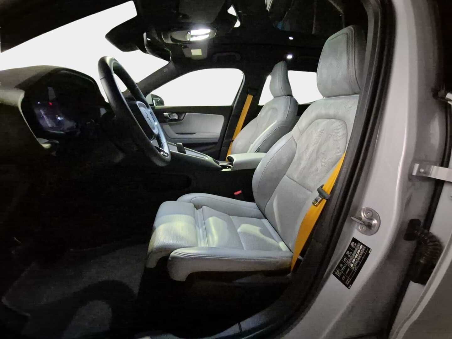 Polestar 2 2024 Long range Performance Plus Pack 350kW / Pilot Assist / Ilmastoidut Sporttinahat / Harman/Kardon / 360° / Pixel LED - Merkkihuollettu / Akku kuntotarkastettu SoH 96,3% / 2x Aluvanteet Huippurenkailla!