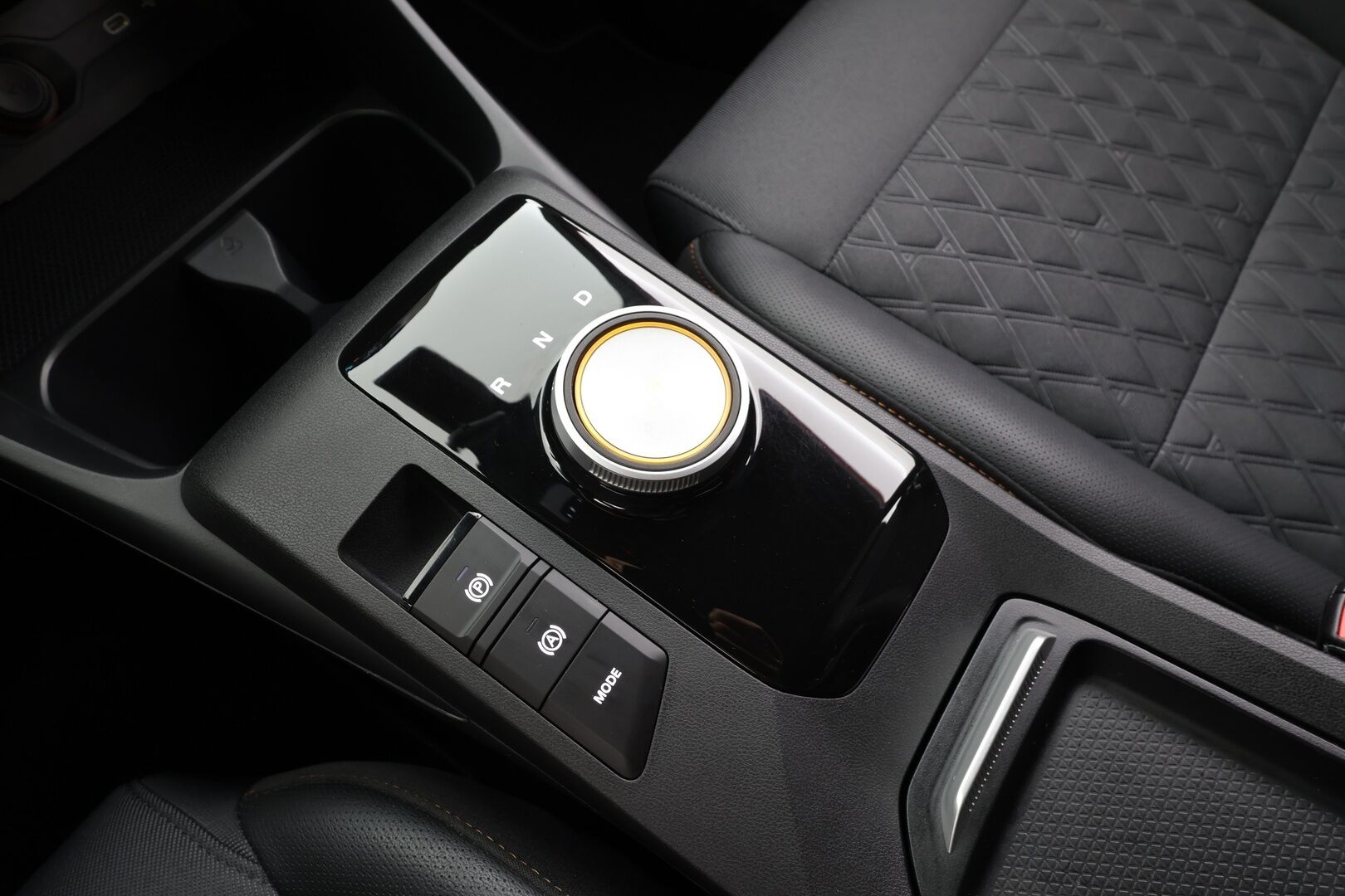 MG MG3 2024 Hybrid+ Luxury - | ACC | Koukku | LED | 360-Kamera | Puolinahat | ratinlämmitys | Keyless | Apple&Android | Digimittaristo | Kahdet Renkaat |