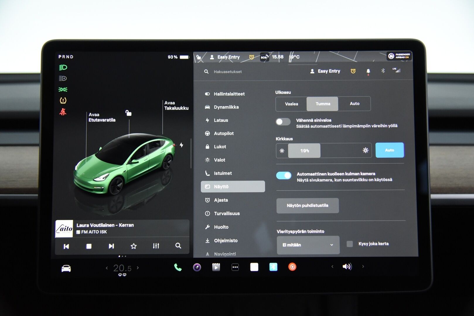 Tesla Model 3 2023 Standard Range Plus / Autopilot / Matrix-LED / Premium Audio / Navi - Lämpöpumppu / Lasikatto / P-Kamera / Sähköpenkit