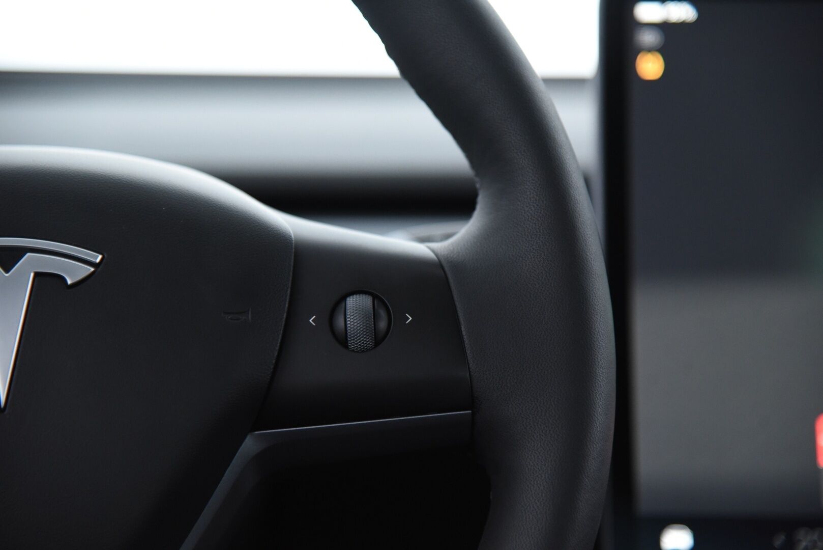 Tesla Model 3 2023 Standard Range Plus / Autopilot / Matrix-LED / Premium Audio / Navi - Lämpöpumppu / Lasikatto / P-Kamera / Sähköpenkit
