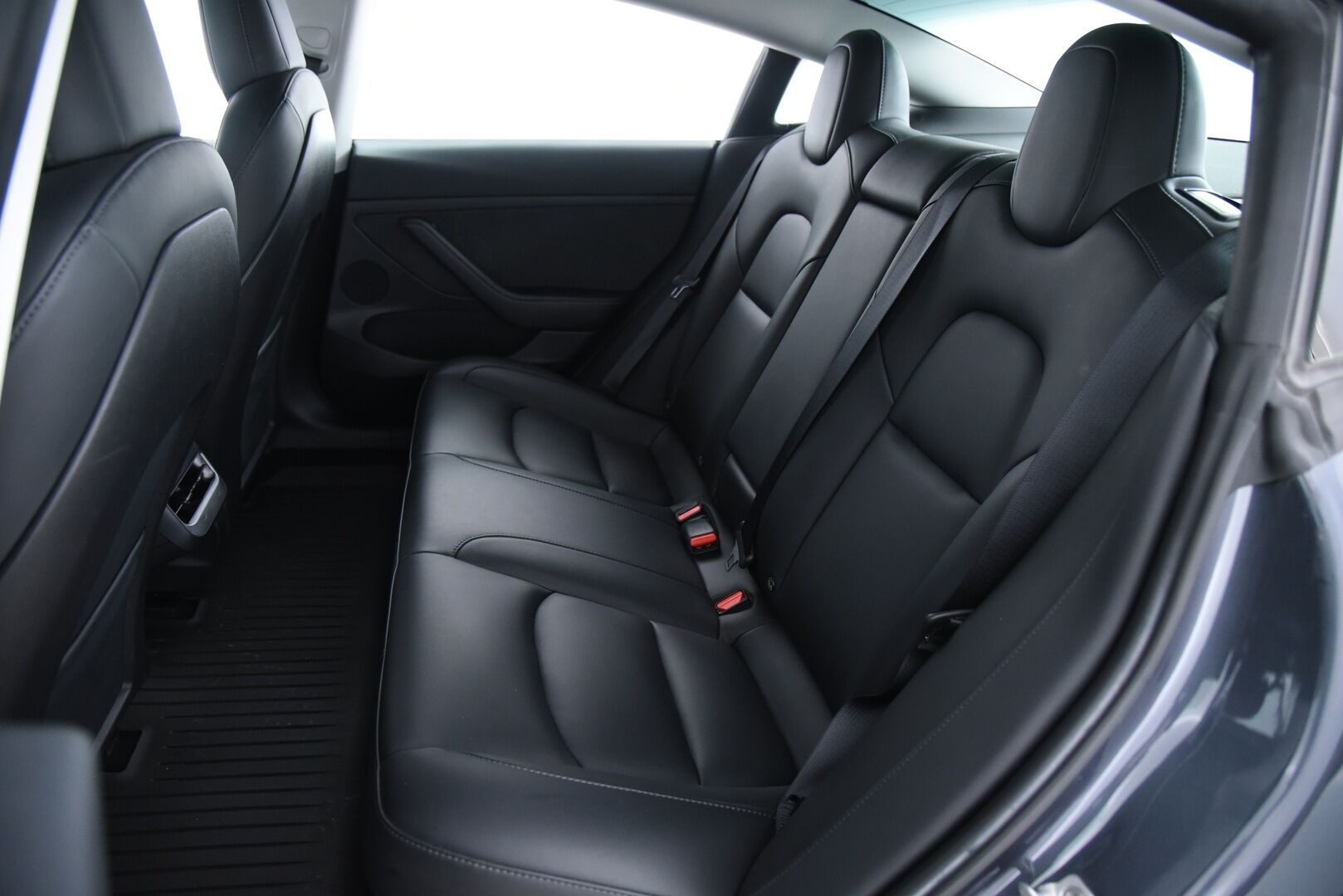 Tesla Model 3 2023 Standard Range Plus / Autopilot / Matrix-LED / Premium Audio / Navi - Lämpöpumppu / Lasikatto / P-Kamera / Sähköpenkit