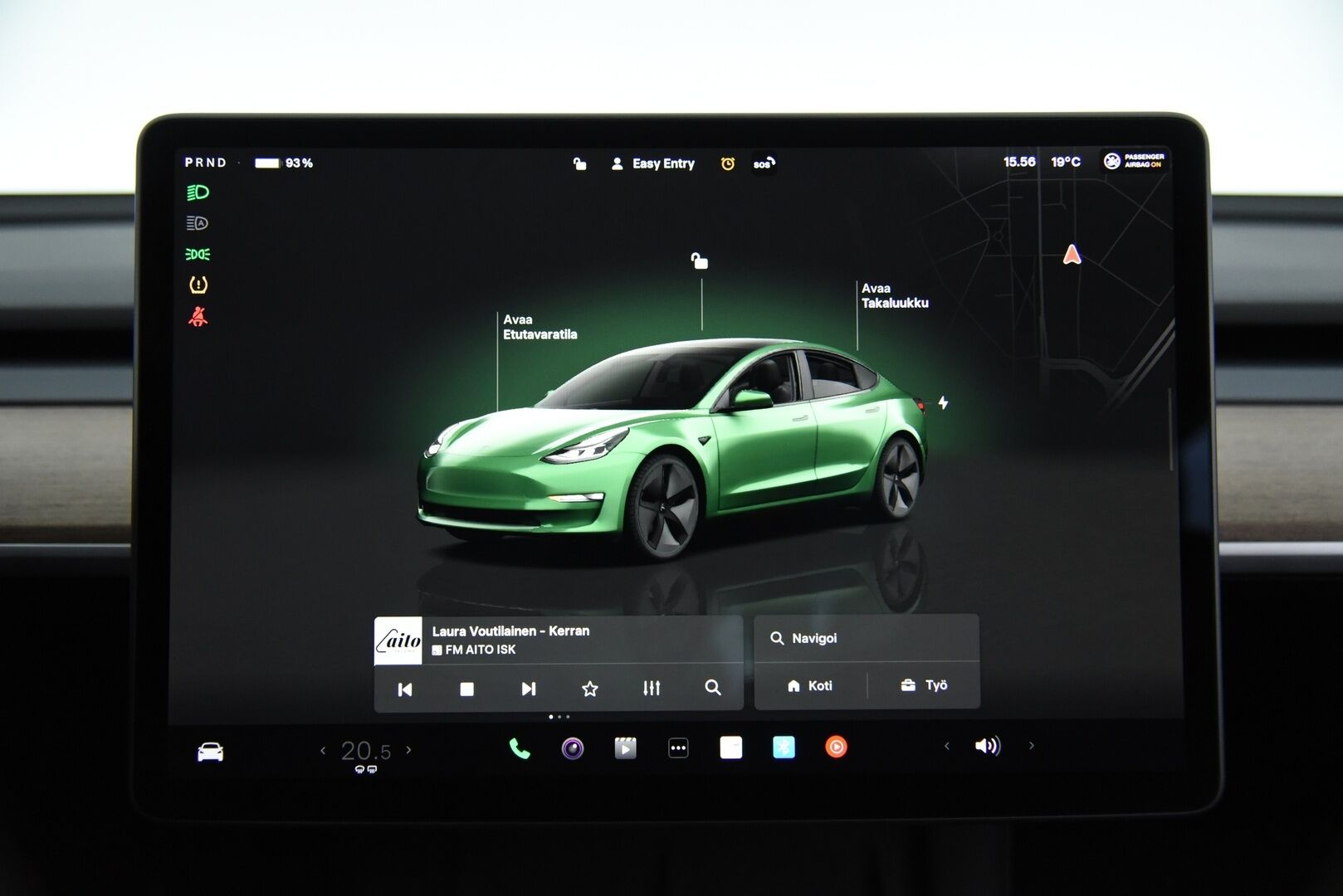 Tesla Model 3 2023 Standard Range Plus / Autopilot / Matrix-LED / Premium Audio / Navi - Lämpöpumppu / Lasikatto / P-Kamera / Sähköpenkit