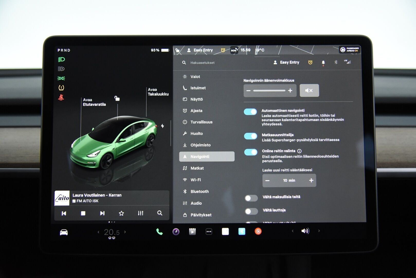 Tesla Model 3 2023 Standard Range Plus / Autopilot / Matrix-LED / Premium Audio / Navi - Lämpöpumppu / Lasikatto / P-Kamera / Sähköpenkit