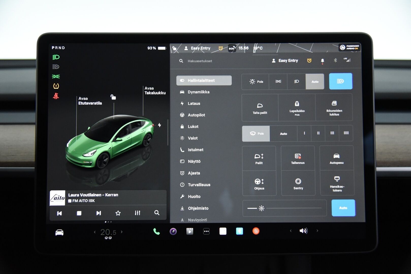 Tesla Model 3 2023 Standard Range Plus / Autopilot / Matrix-LED / Premium Audio / Navi - Lämpöpumppu / Lasikatto / P-Kamera / Sähköpenkit
