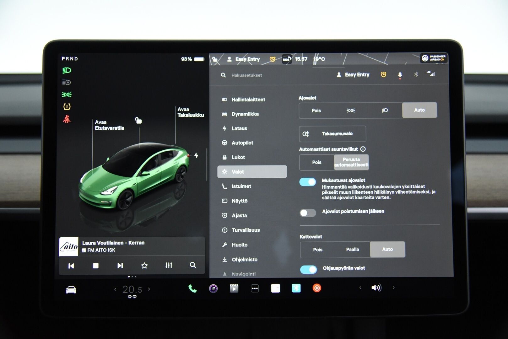 Tesla Model 3 2023 Standard Range Plus / Autopilot / Matrix-LED / Premium Audio / Navi - Lämpöpumppu / Lasikatto / P-Kamera / Sähköpenkit