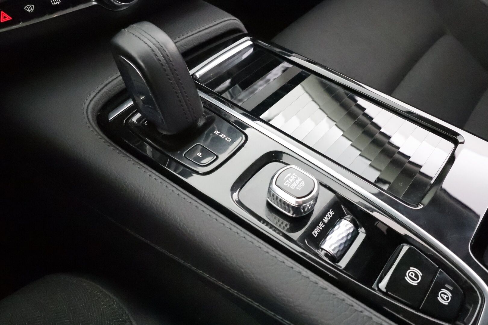 Volvo V90 2021 T6 Recharge AWD Inscription Expression * ACC / Webasto / Puolinahat / P.kamera / LED / Keyless * - Kahdet renkaat aluvanteilla / Merkkihuollettu