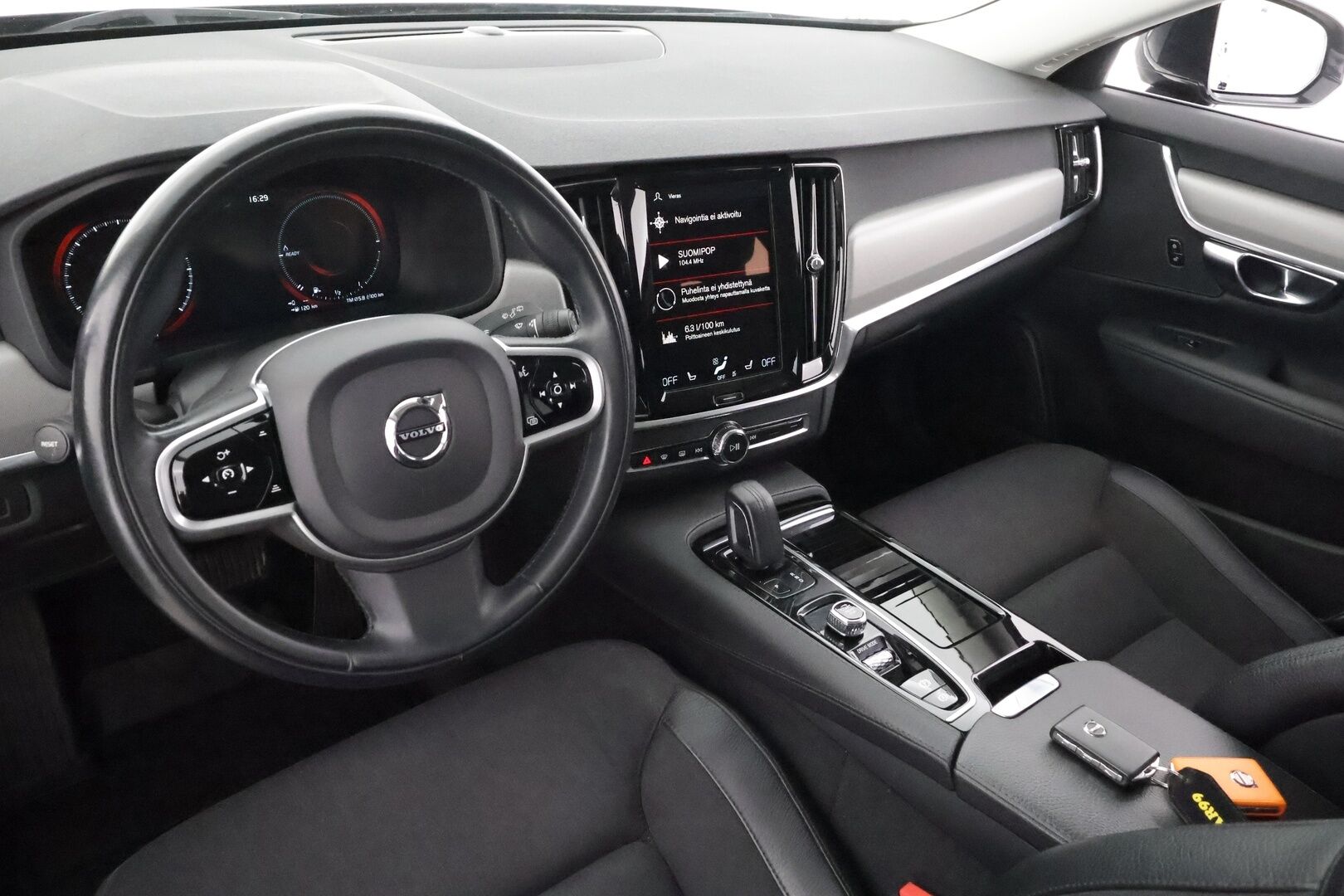 Volvo V90 2021 T6 Recharge AWD Inscription Expression * ACC / Webasto / Puolinahat / P.kamera / LED / Keyless * - Kahdet renkaat aluvanteilla / Merkkihuollettu