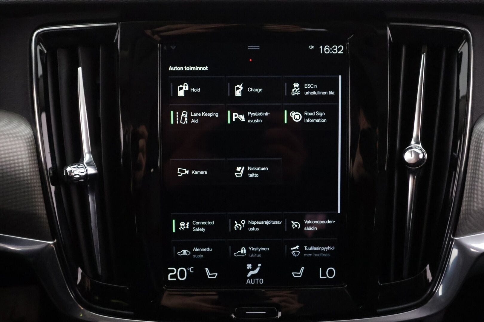 Volvo V90 2021 T6 Recharge AWD Inscription Expression * ACC / Webasto / Puolinahat / P.kamera / LED / Keyless * - Kahdet renkaat aluvanteilla / Merkkihuollettu