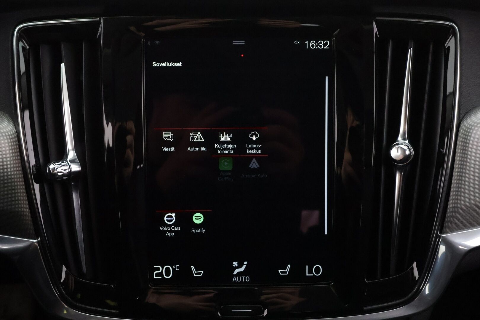 Volvo V90 2021 T6 Recharge AWD Inscription Expression * ACC / Webasto / Puolinahat / P.kamera / LED / Keyless * - Kahdet renkaat aluvanteilla / Merkkihuollettu