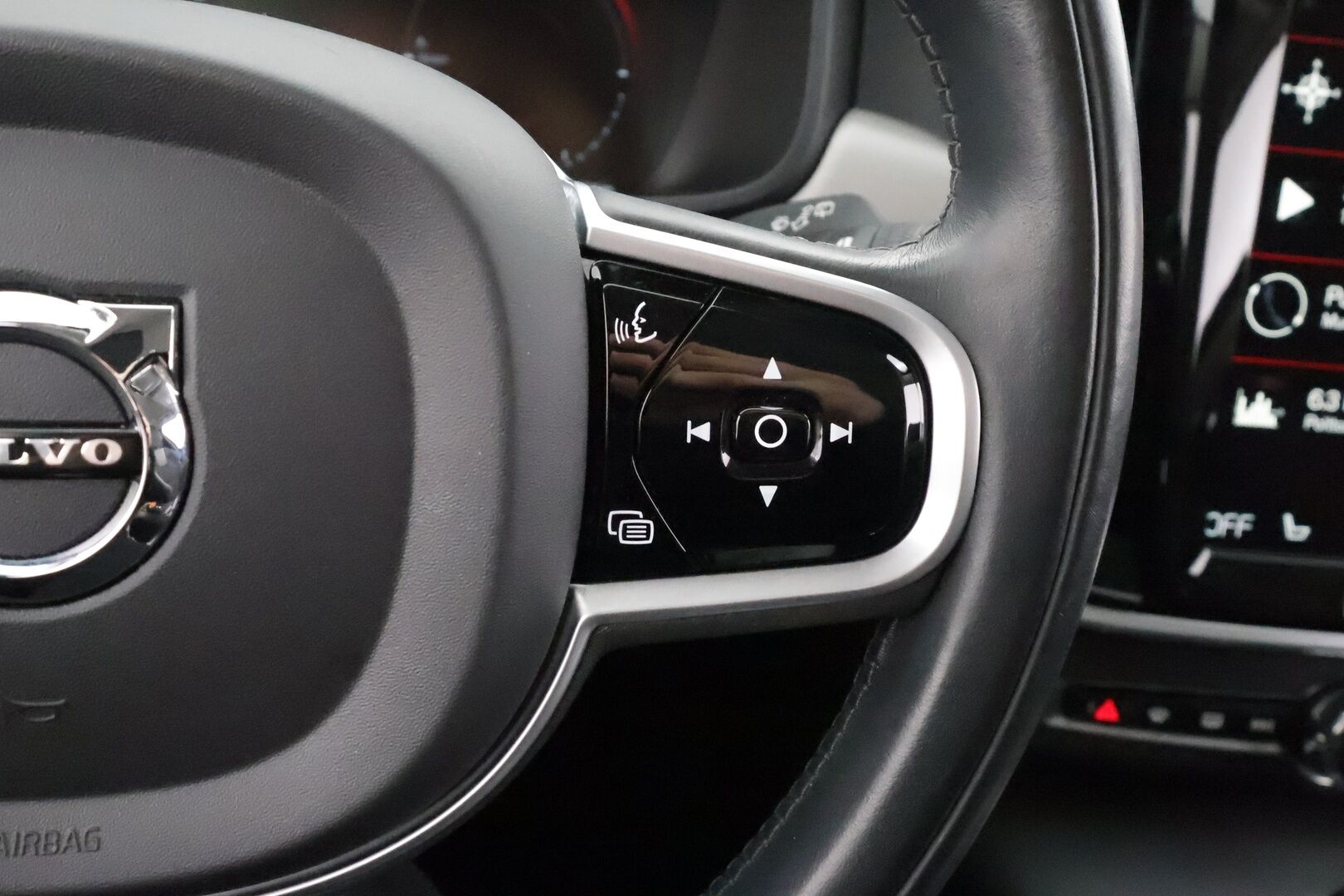 Volvo V90 2021 T6 Recharge AWD Inscription Expression * ACC / Webasto / Puolinahat / P.kamera / LED / Keyless * - Kahdet renkaat aluvanteilla / Merkkihuollettu