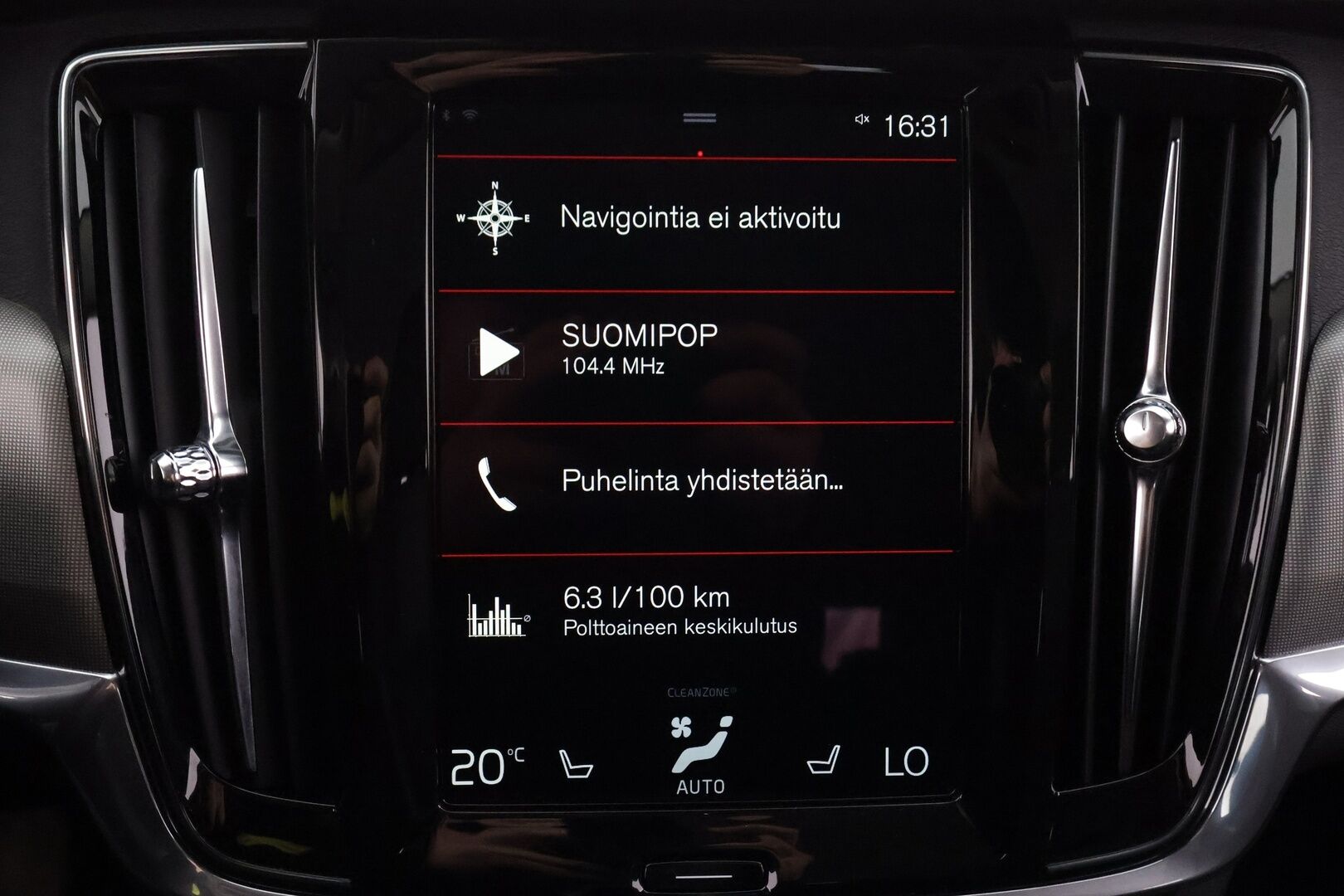 Volvo V90 2021 T6 Recharge AWD Inscription Expression * ACC / Webasto / Puolinahat / P.kamera / LED / Keyless * - Kahdet renkaat aluvanteilla / Merkkihuollettu