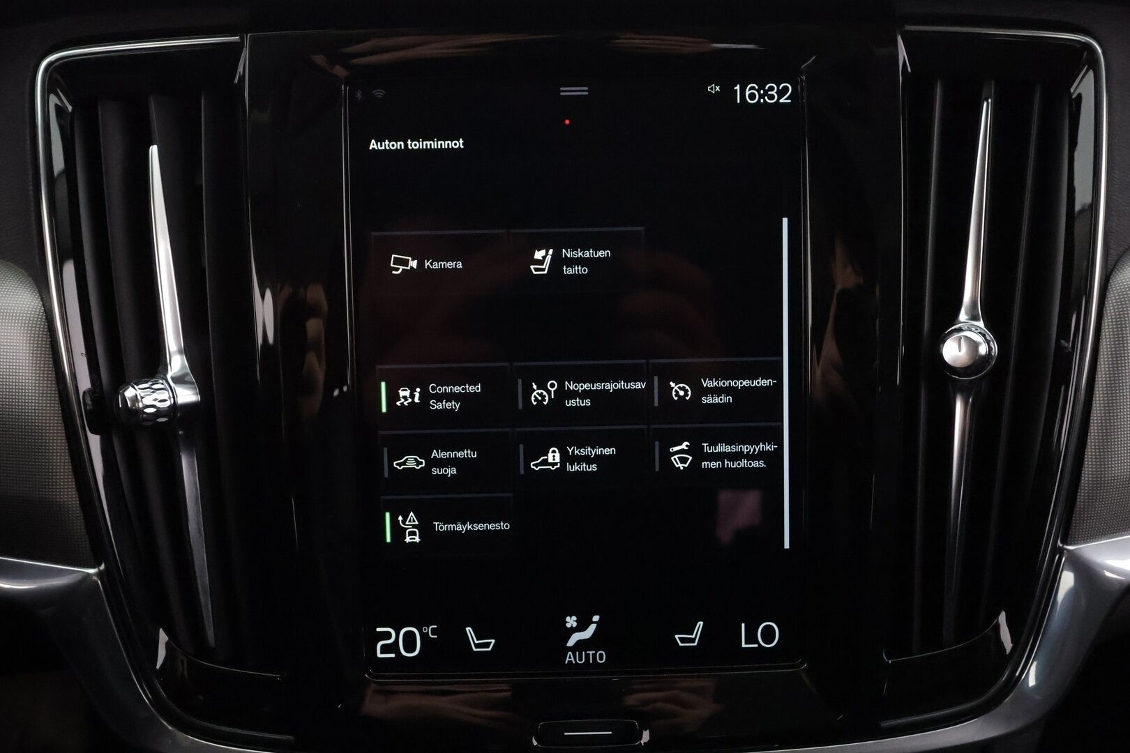 Volvo V90 2021 T6 Recharge AWD Inscription Expression * ACC / Webasto / Puolinahat / P.kamera / LED / Keyless * - Kahdet renkaat aluvanteilla / Merkkihuollettu
