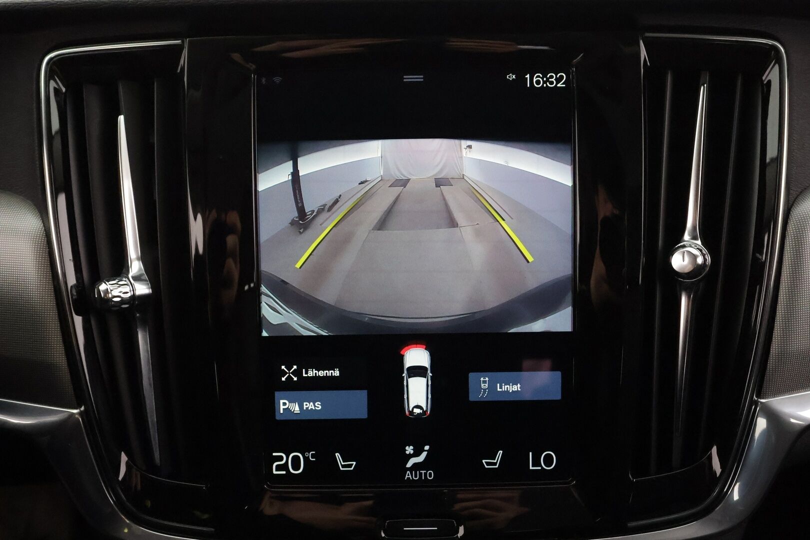 Volvo V90 2021 T6 Recharge AWD Inscription Expression * ACC / Webasto / Puolinahat / P.kamera / LED / Keyless * - Kahdet renkaat aluvanteilla / Merkkihuollettu