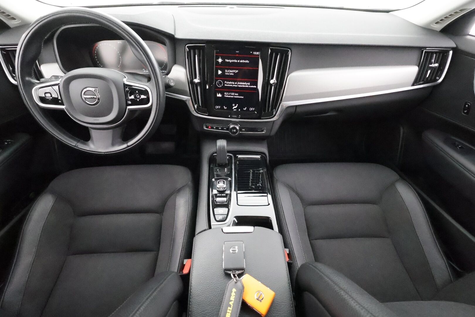 Volvo V90 2021 T6 Recharge AWD Inscription Expression * ACC / Webasto / Puolinahat / P.kamera / LED / Keyless * - Kahdet renkaat aluvanteilla / Merkkihuollettu