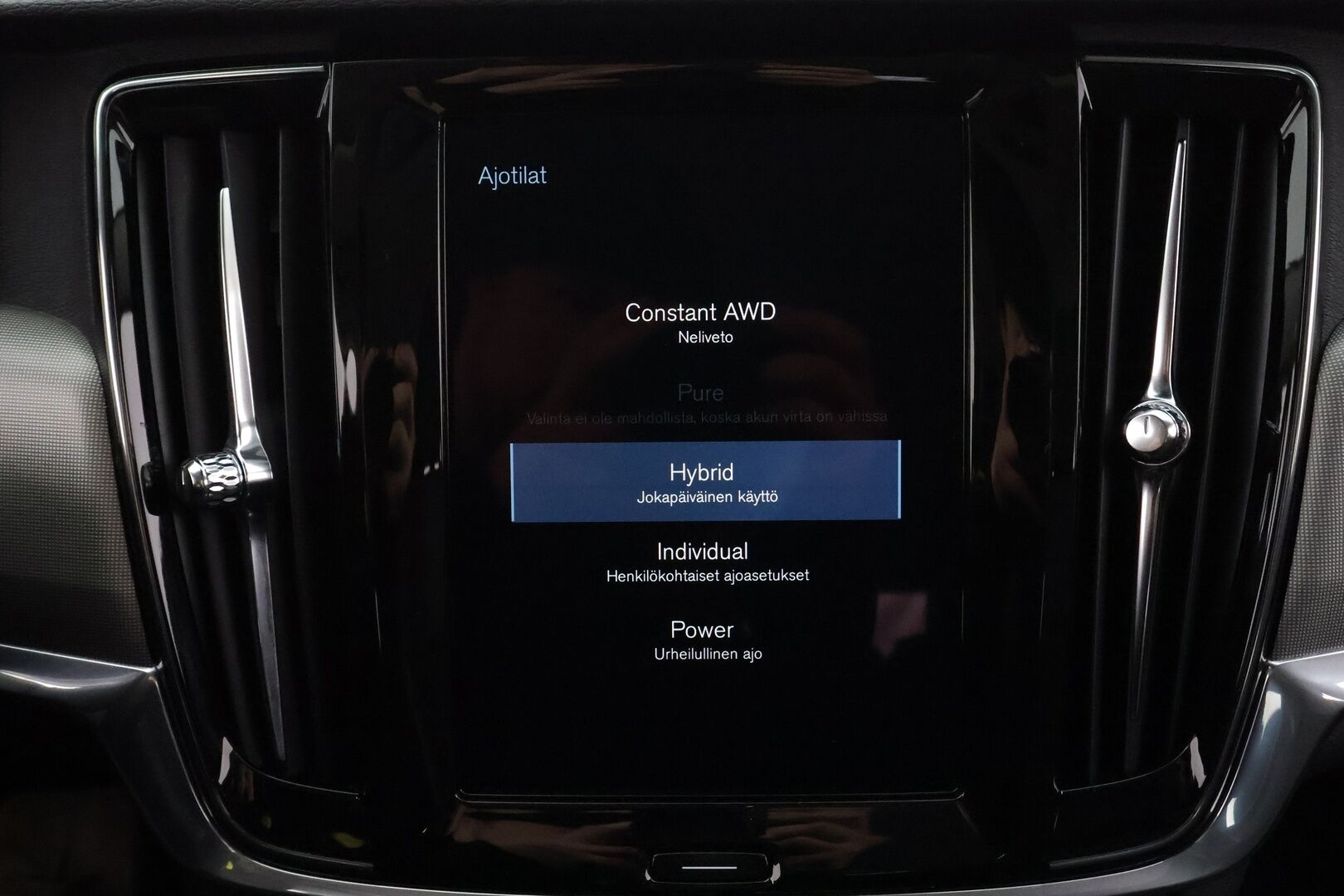 Volvo V90 2021 T6 Recharge AWD Inscription Expression * ACC / Webasto / Puolinahat / P.kamera / LED / Keyless * - Kahdet renkaat aluvanteilla / Merkkihuollettu