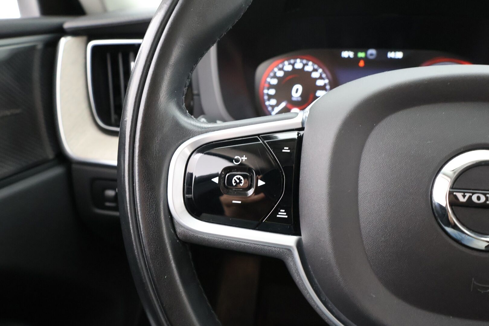Volvo XC60 2021 T6 AWD Business Inscription Aut - ACC | Webasto | H&K | Panorama | Muistipenkki | BLIS | Peruutuskamera | KeylessGo