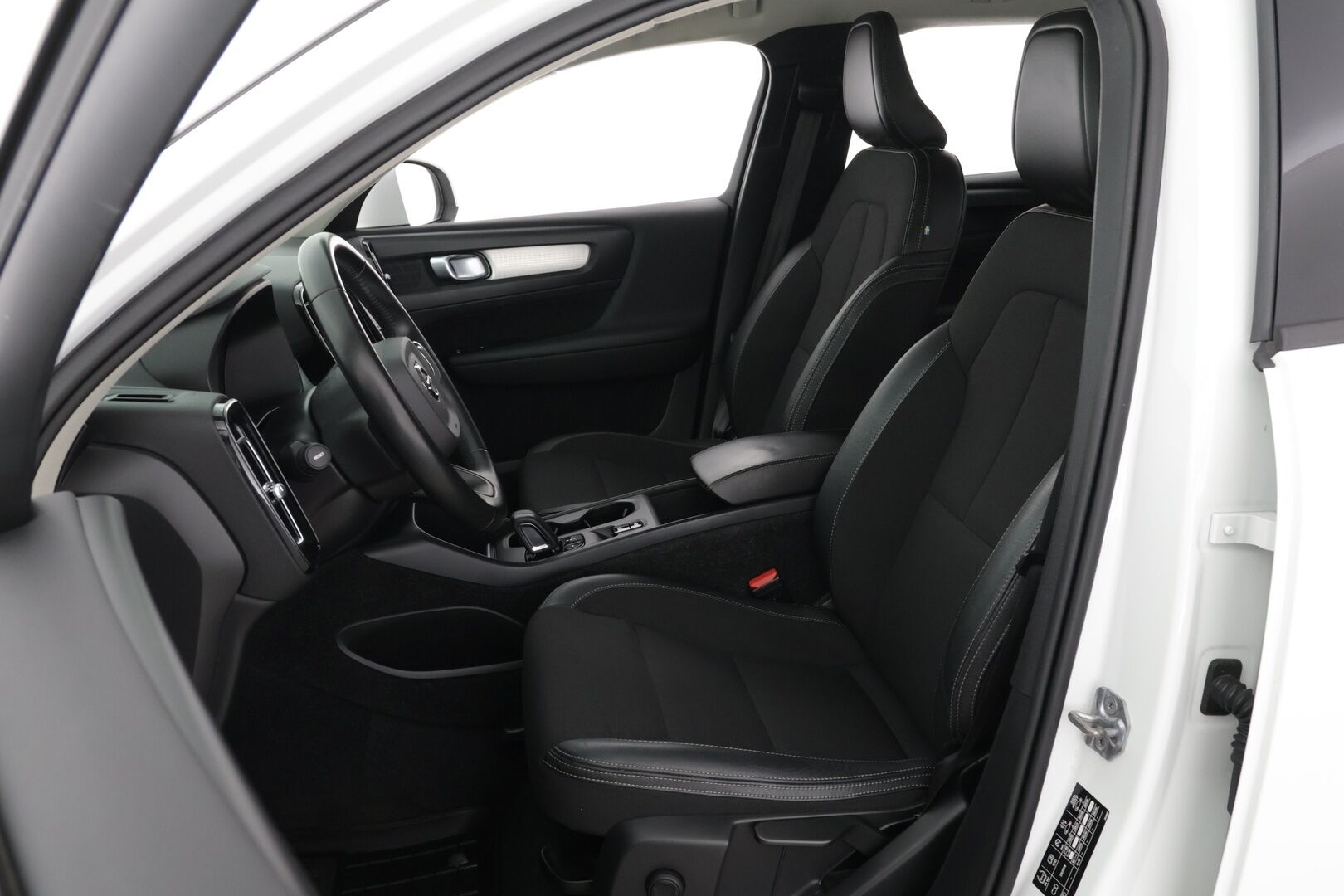 Volvo XC40 2020 T5 Twin Engine Business aut / 1-om. / Vakkari / Taittuva vetokoukku / Puolinahkasisusta / P.Kamera - Upea Yksilö / 1-Omistaja / 2x Renkaat / / Hyvin huollettu / Jakopää tehty!