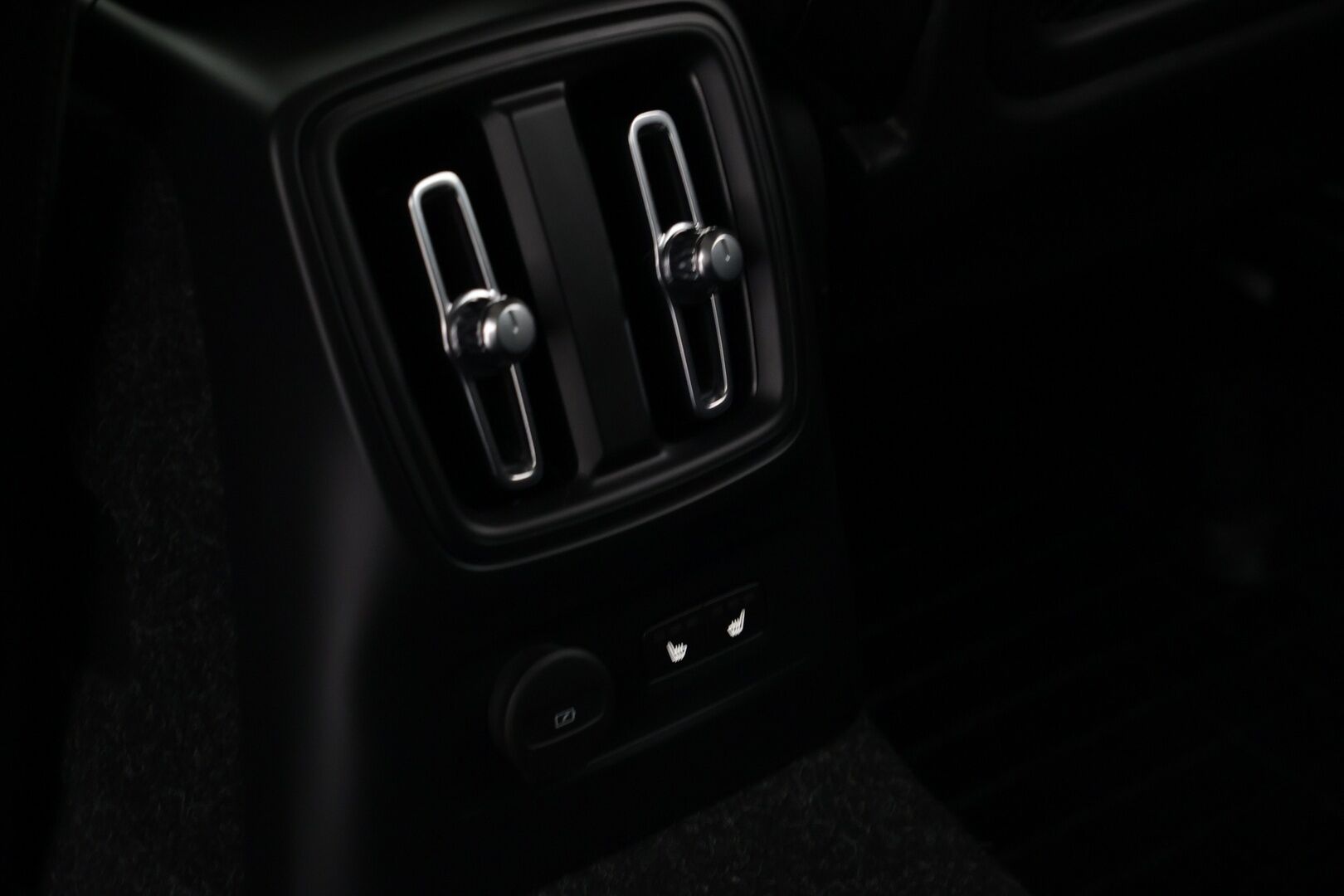 Volvo XC40 2020 T5 Twin Engine Business aut / 1-om. / Vakkari / Taittuva vetokoukku / Puolinahkasisusta / P.Kamera - Upea Yksilö / 1-Omistaja / 2x Renkaat / / Hyvin huollettu / Jakopää tehty!