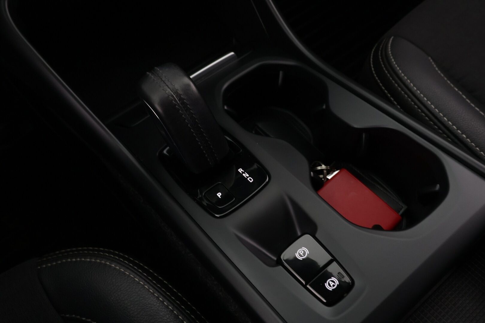 Volvo XC40 2020 T5 Twin Engine Business aut / 1-om. / Vakkari / Taittuva vetokoukku / Puolinahkasisusta / P.Kamera - Upea Yksilö / 1-Omistaja / 2x Renkaat / Vetokoukku / Hyvin huollettu / Taloudellinen