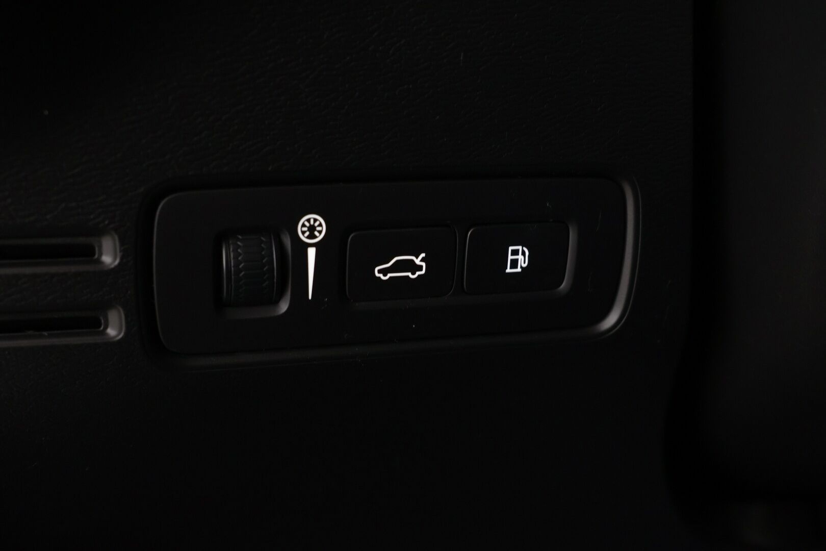 Volvo XC40 2020 T5 Twin Engine Business aut / 1-om. / Vakkari / Taittuva vetokoukku / Puolinahkasisusta / P.Kamera - Upea Yksilö / 1-Omistaja / 2x Renkaat / Vetokoukku / Hyvin huollettu / Taloudellinen