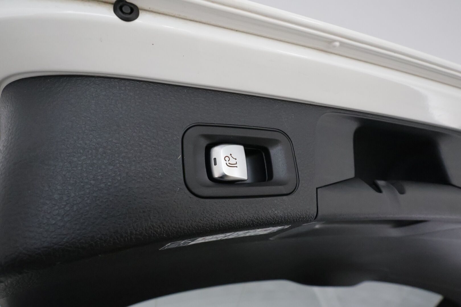 Mercedes-Benz C 2020 300 e T A Business AMG Edition EQ Power **Koukku / Burmester / ACC / LED-High Performance / P.kamera / Sporttipenkit** - 2x Latauskaapelit / Kahdet Renkaat
