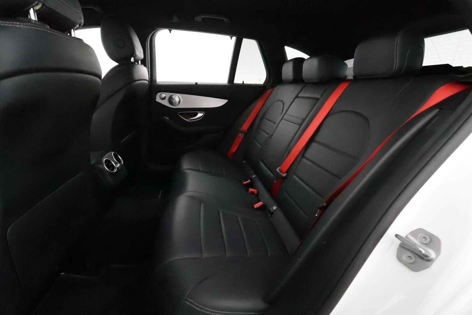 Mercedes-Benz C 2020 300 e T A Business AMG Edition EQ Power **Koukku / Burmester / ACC / LED-High Performance / P.kamera / Sporttipenkit** - 2x Latauskaapelit / Kahdet Renkaat