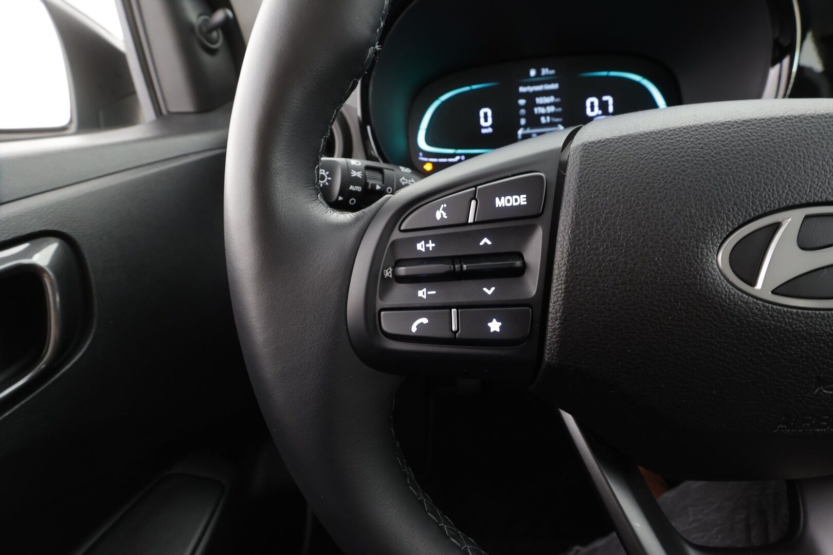 Hyundai i10 2025 1.0 MPi 63 hv 5MT Comfort MY25 - | P.Kamera | Kaistavahti | Navi | Apple&Android | Ratinlämmitys | Suomi-auto | Kahdet renkaat | Merkkihuollettu |