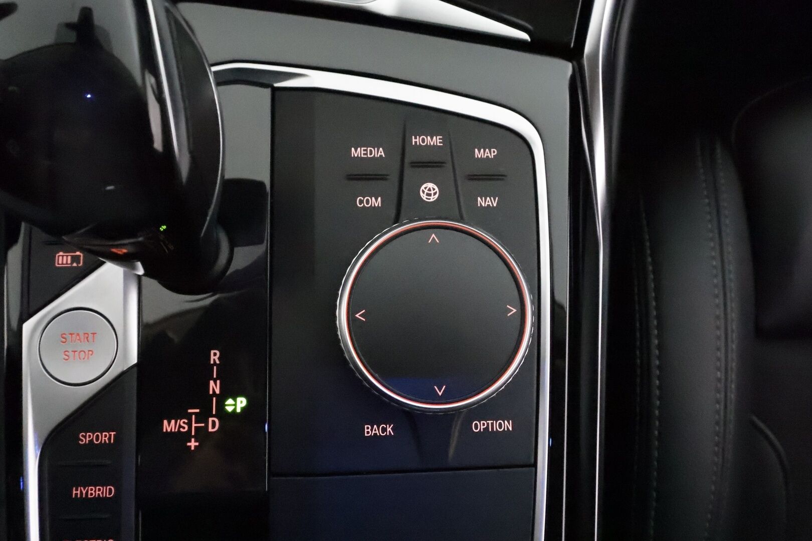 BMW 330 2021 G21 Touring 330e xDrive Business Sport *ACC / P.tutkat / Hifi / Puolinahat / LED / Navi / Koukku / Aurinkoverhot* - Kahdet renkaat aluvanteilla / Akku kuntotarkastettu - Osta nyt, maksa vasta ensi vuonna