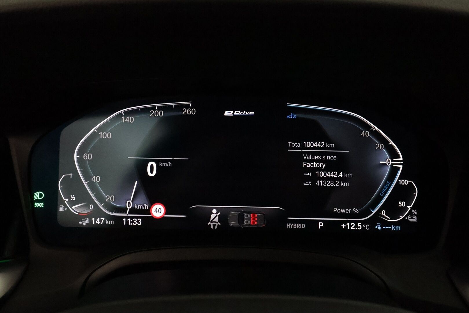 BMW 330 2021 G21 Touring 330e xDrive Business Sport *ACC / P.tutkat / Hifi / Puolinahat / LED / Navi / Koukku / Aurinkoverhot* - Kahdet renkaat aluvanteilla