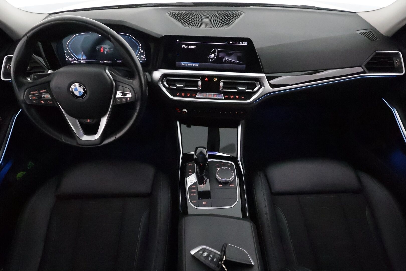 BMW 330 2021 G21 Touring 330e xDrive Business Sport *ACC / P.tutkat / Hifi / Puolinahat / LED / Navi / Koukku / Aurinkoverhot* - Kahdet renkaat aluvanteilla