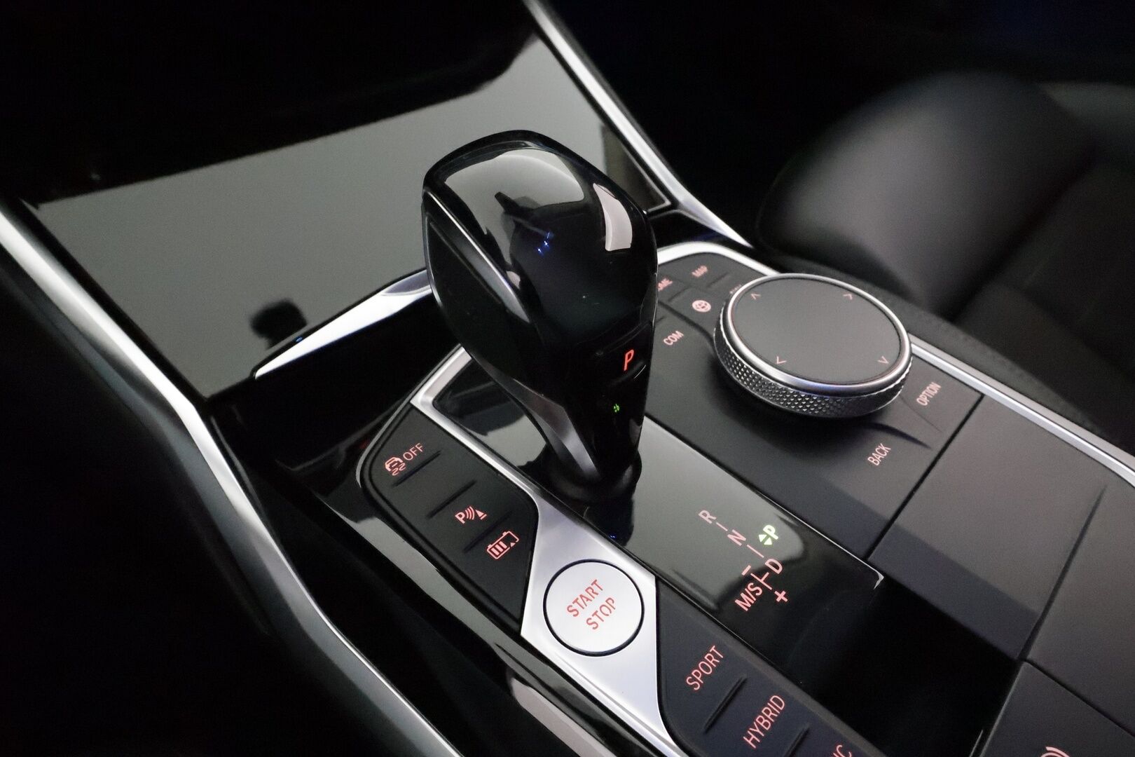 BMW 330 2021 G21 Touring 330e xDrive Business Sport *ACC / P.tutkat / Hifi / Puolinahat / LED / Navi / Koukku / Aurinkoverhot* - Kahdet renkaat aluvanteilla / Akku kuntotarkastettu - Osta nyt, maksa vasta ensi vuonna