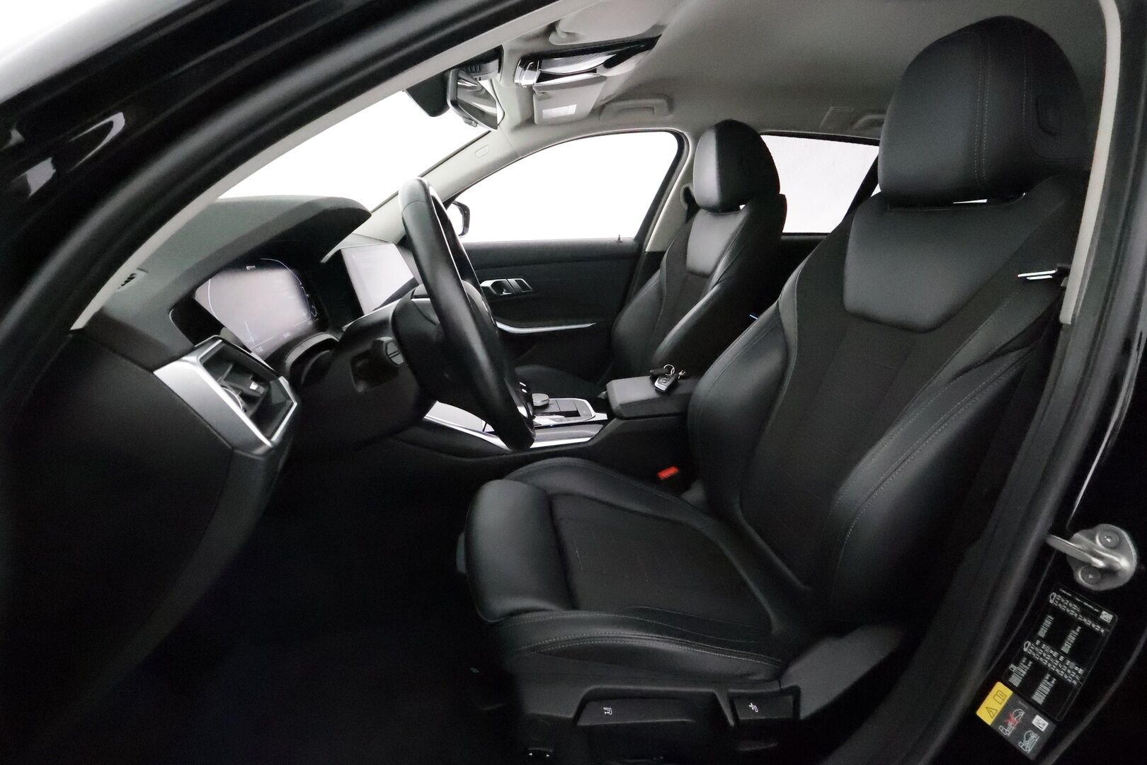 BMW 330 2021 G21 Touring 330e xDrive Business Sport *ACC / P.tutkat / Hifi / Puolinahat / LED / Navi / Koukku / Aurinkoverhot* - Kahdet renkaat aluvanteilla / Akku kuntotarkastettu - Osta nyt, maksa vasta ensi vuonna