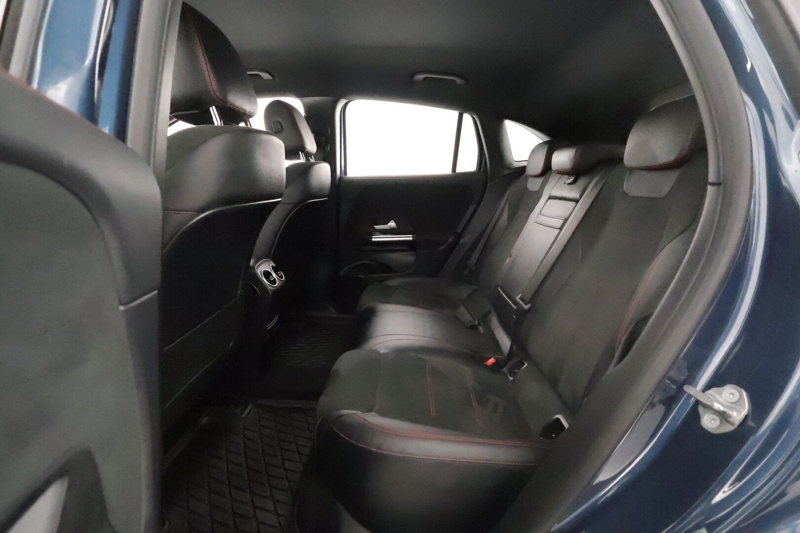 MERCEDES-BENZ EQA 2021 250 Business AMG - 3,99 % KORKOTARJOUS TÄHÄN AUTOON - Widescreen / Adapt. Vakkari / P. Kamera / LED-High Performance / Sporttipenkit / Kaistavahti / Navi / 2x Renkaat 