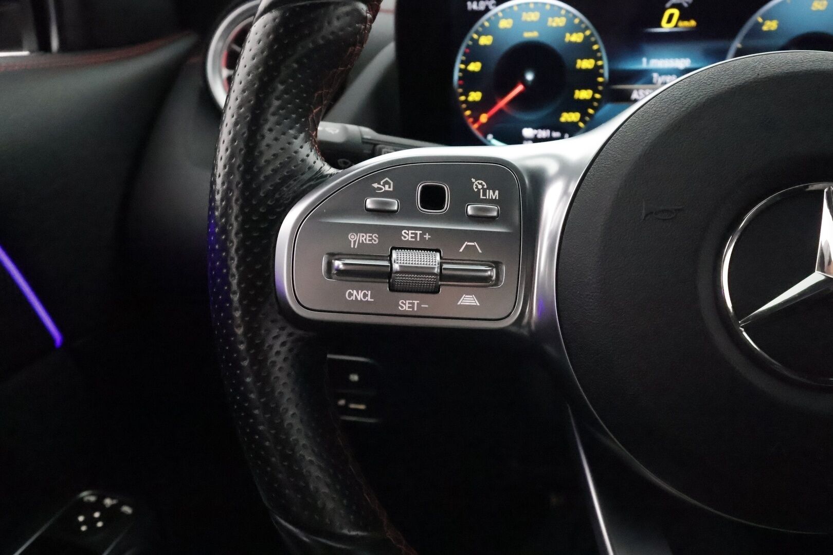 MERCEDES-BENZ EQA 2021 250 Business AMG - 3,99 % KORKOTARJOUS TÄHÄN AUTOON - Widescreen / Adapt. Vakkari / P. Kamera / LED-High Performance / Sporttipenkit / Kaistavahti / Navi / 2x Renkaat 